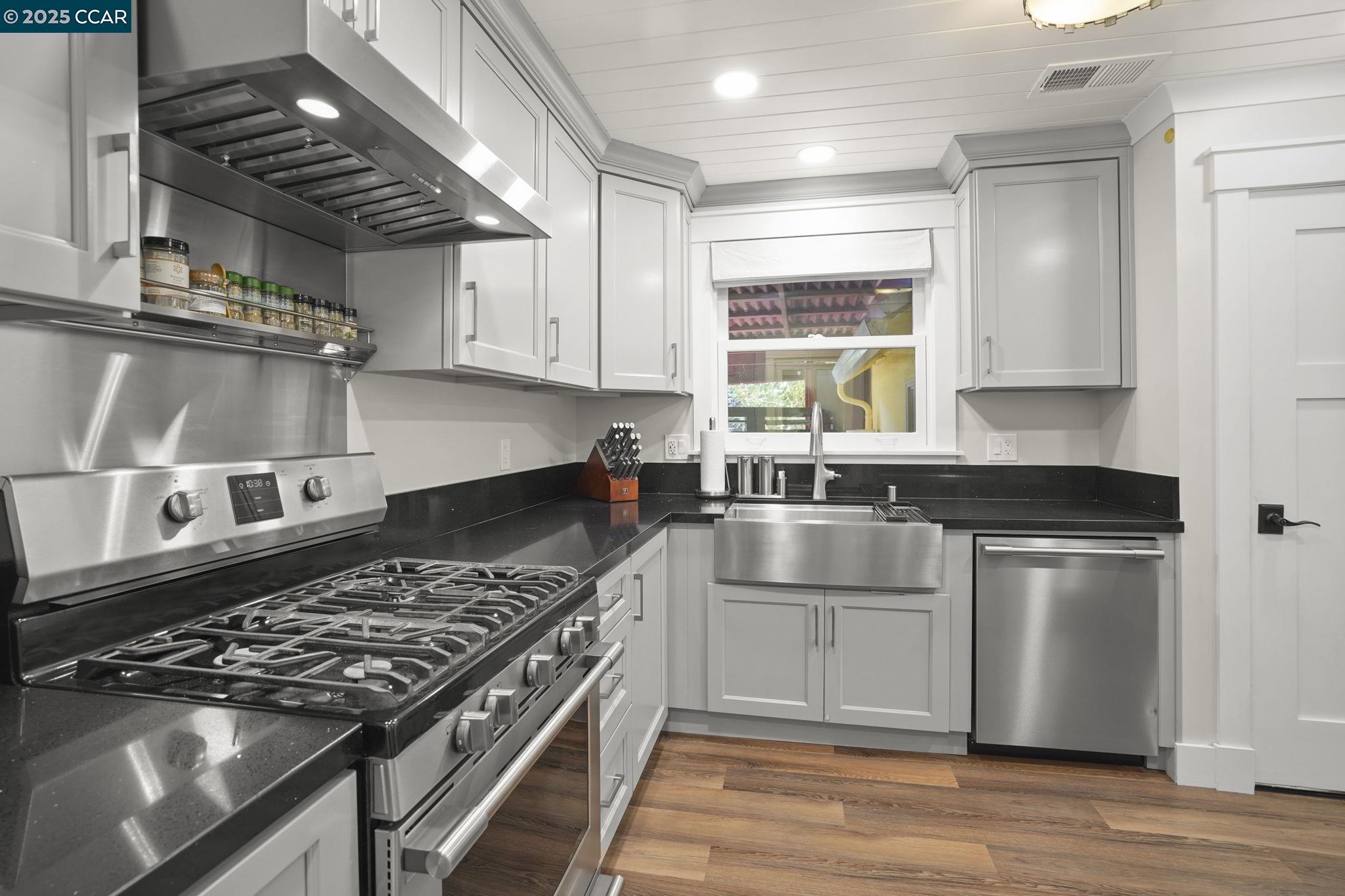 Detail Gallery Image 31 of 41 For 2459 Hickory Dr., Concord,  CA 94520-1729 - 3 Beds | 1/1 Baths