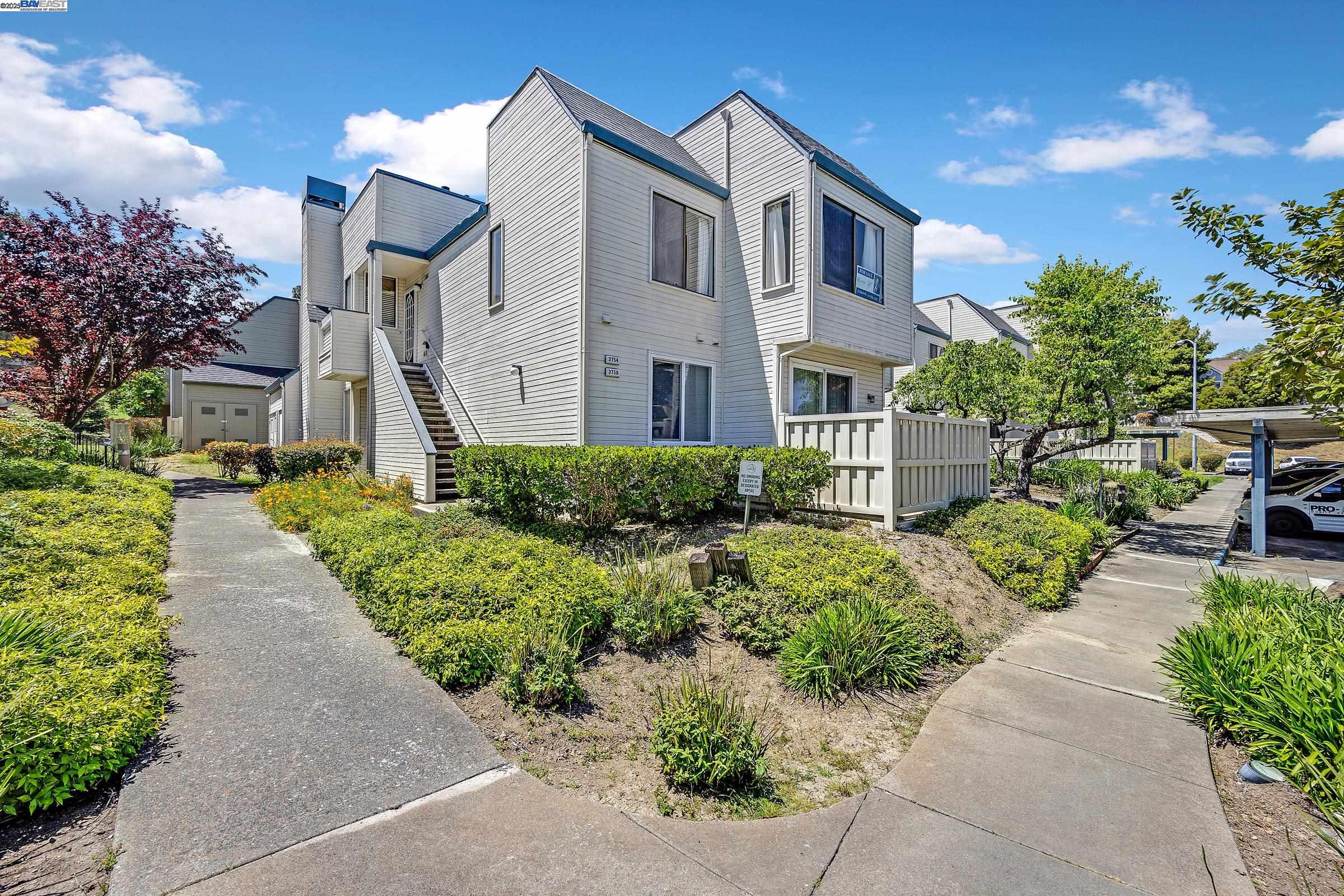 Detail Gallery Image 1 of 30 For 3754 N Stoneglen, Richmond,  CA 94806 - 2 Beds | 2 Baths