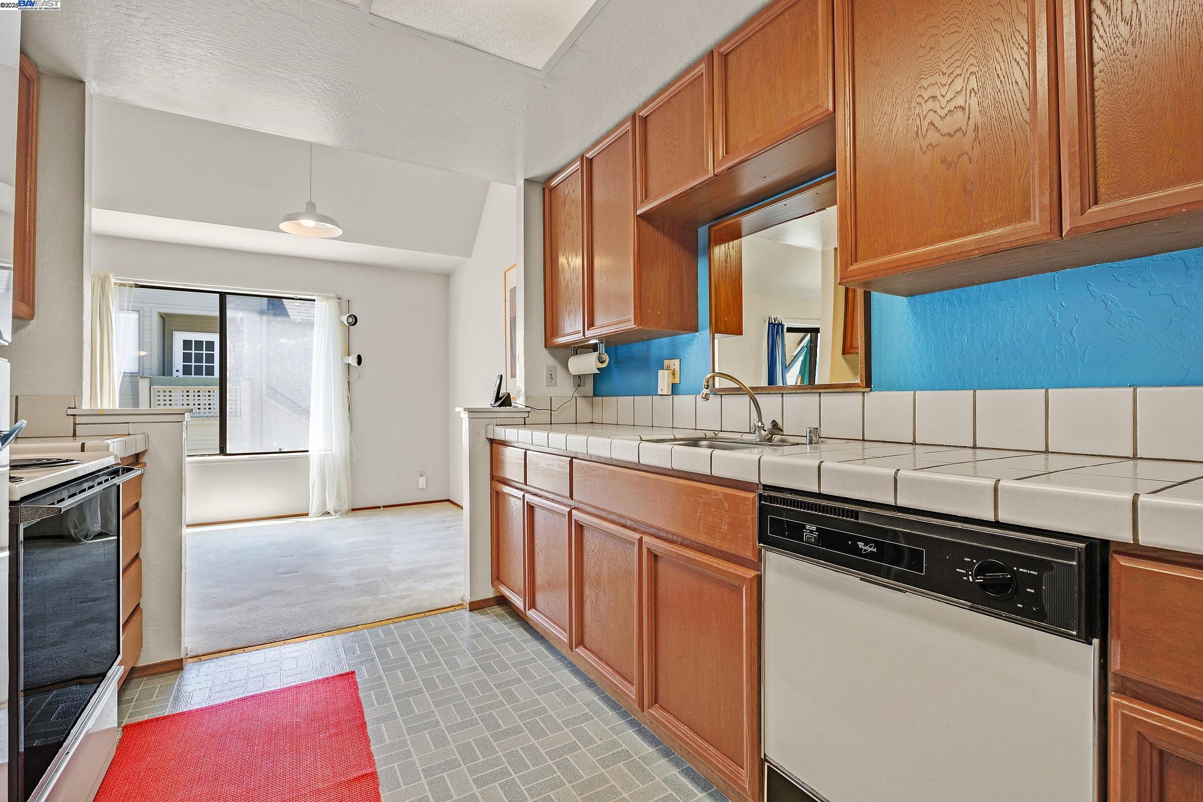 Detail Gallery Image 12 of 30 For 3754 N Stoneglen, Richmond,  CA 94806 - 2 Beds | 2 Baths