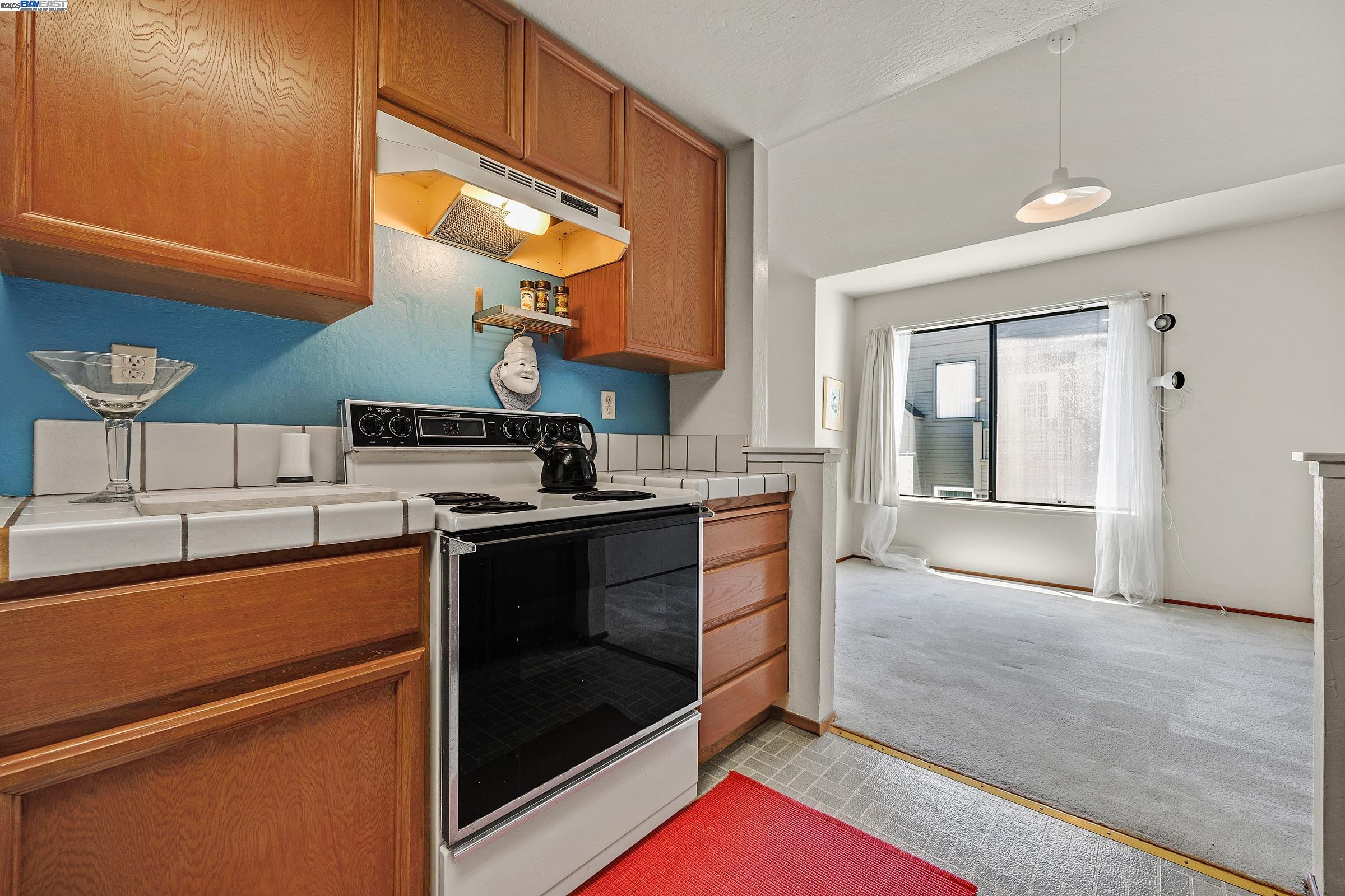 Detail Gallery Image 14 of 30 For 3754 N Stoneglen, Richmond,  CA 94806 - 2 Beds | 2 Baths