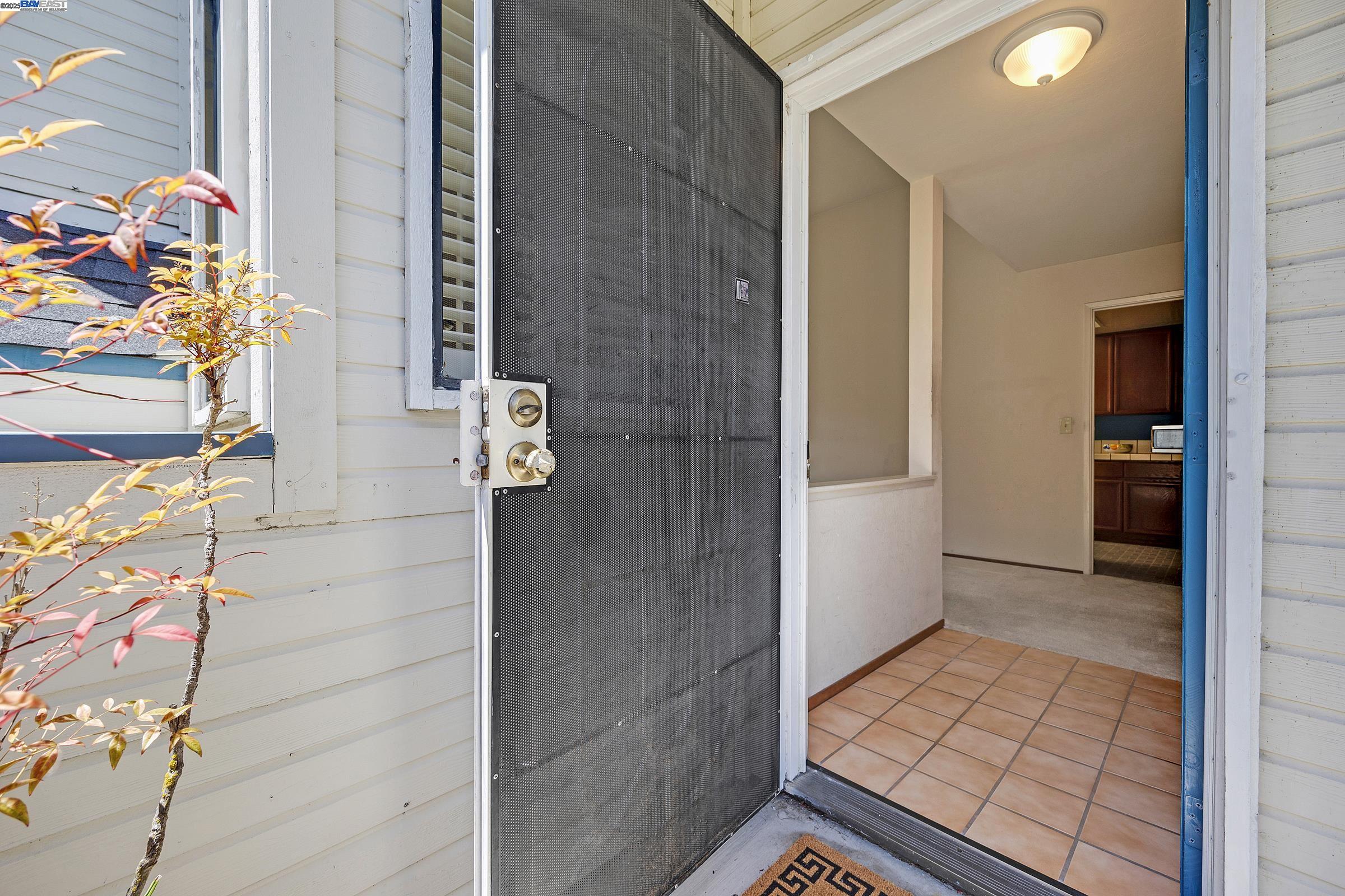 Detail Gallery Image 3 of 30 For 3754 N Stoneglen, Richmond,  CA 94806 - 2 Beds | 2 Baths