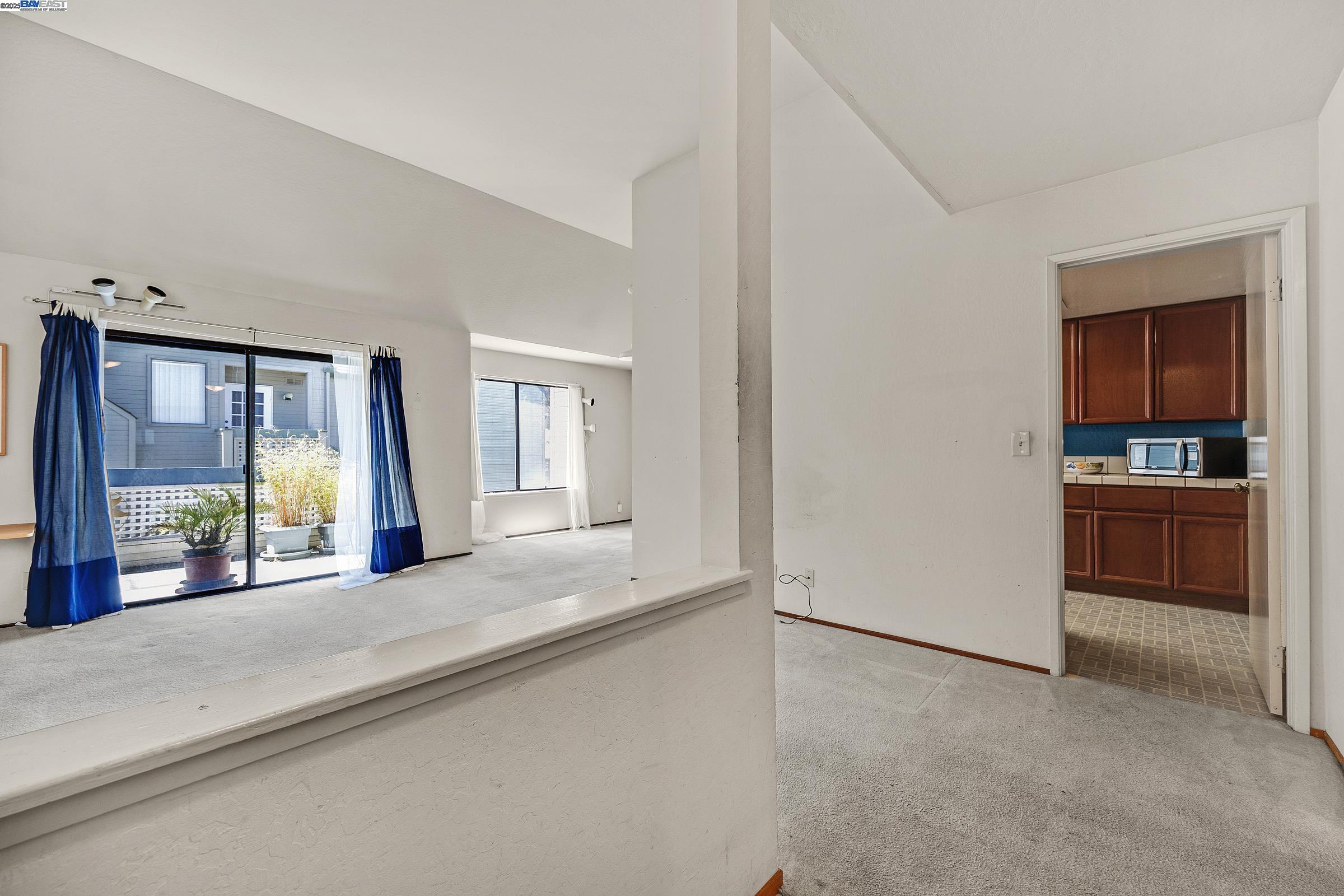 Detail Gallery Image 4 of 30 For 3754 N Stoneglen, Richmond,  CA 94806 - 2 Beds | 2 Baths