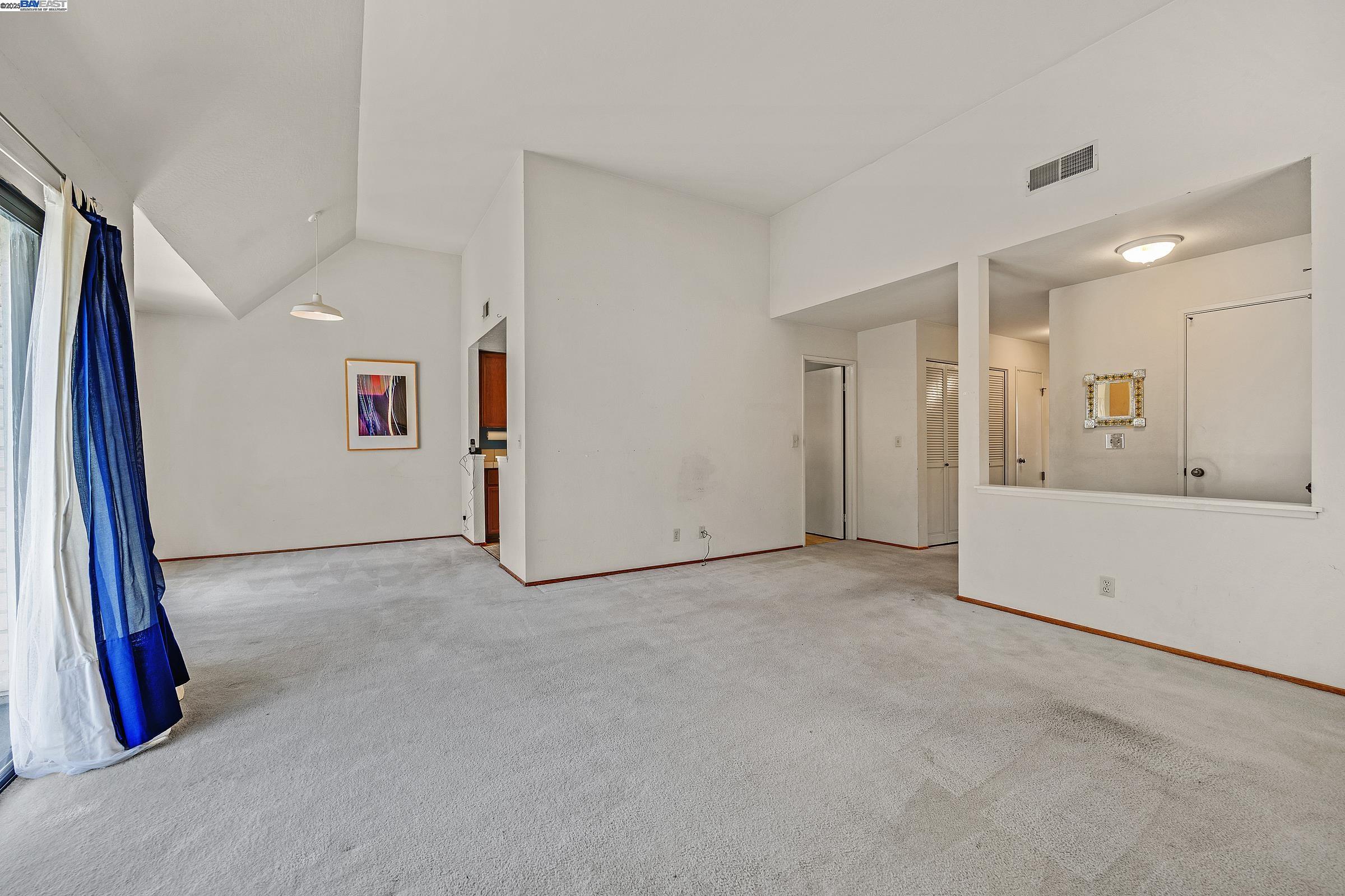 Detail Gallery Image 5 of 30 For 3754 N Stoneglen, Richmond,  CA 94806 - 2 Beds | 2 Baths