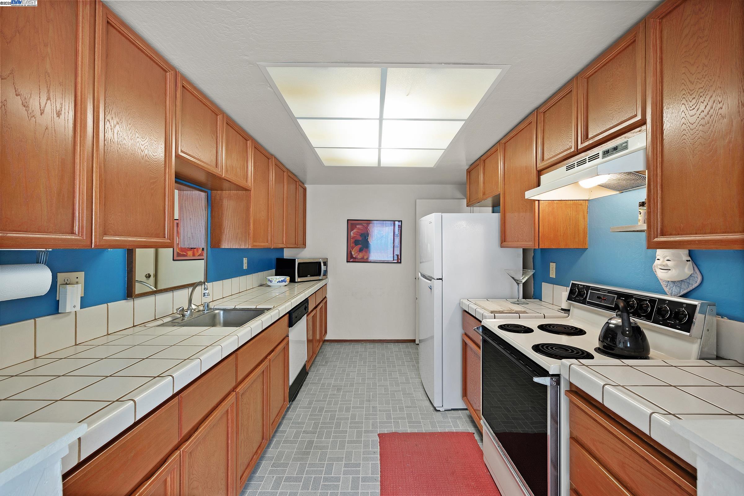 Detail Gallery Image 9 of 30 For 3754 N Stoneglen, Richmond,  CA 94806 - 2 Beds | 2 Baths