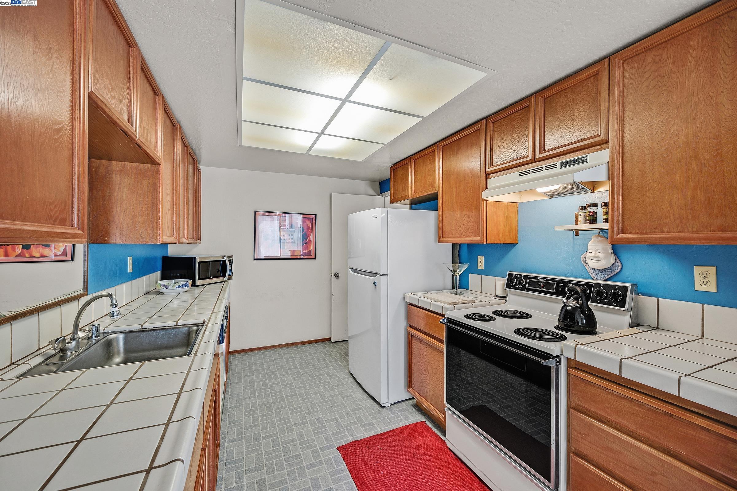 Detail Gallery Image 10 of 30 For 3754 N Stoneglen, Richmond,  CA 94806 - 2 Beds | 2 Baths