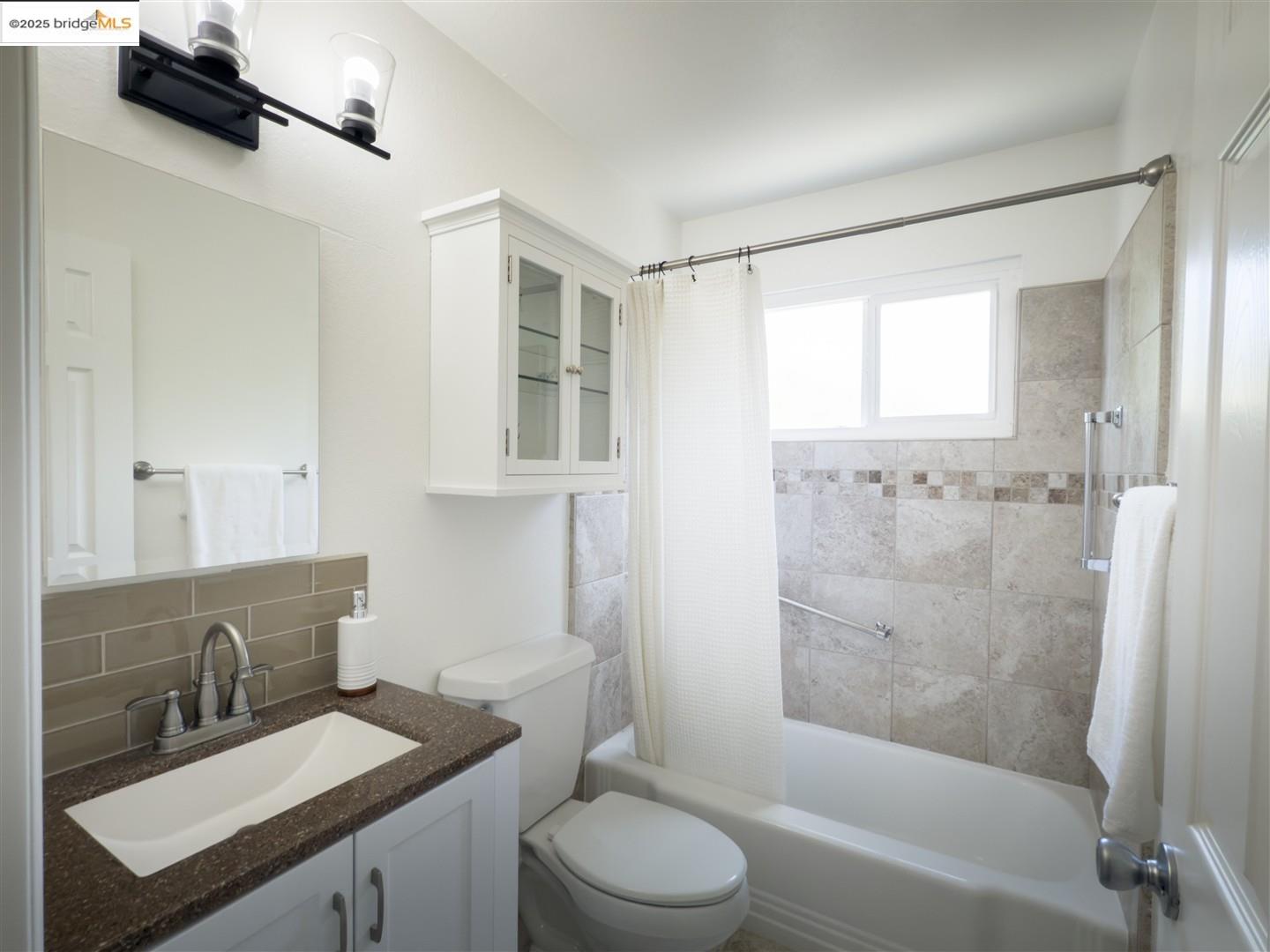 Detail Gallery Image 14 of 20 For 4411 Meadowbrook Dr, Richmond,  CA 94803 - 3 Beds | 2 Baths