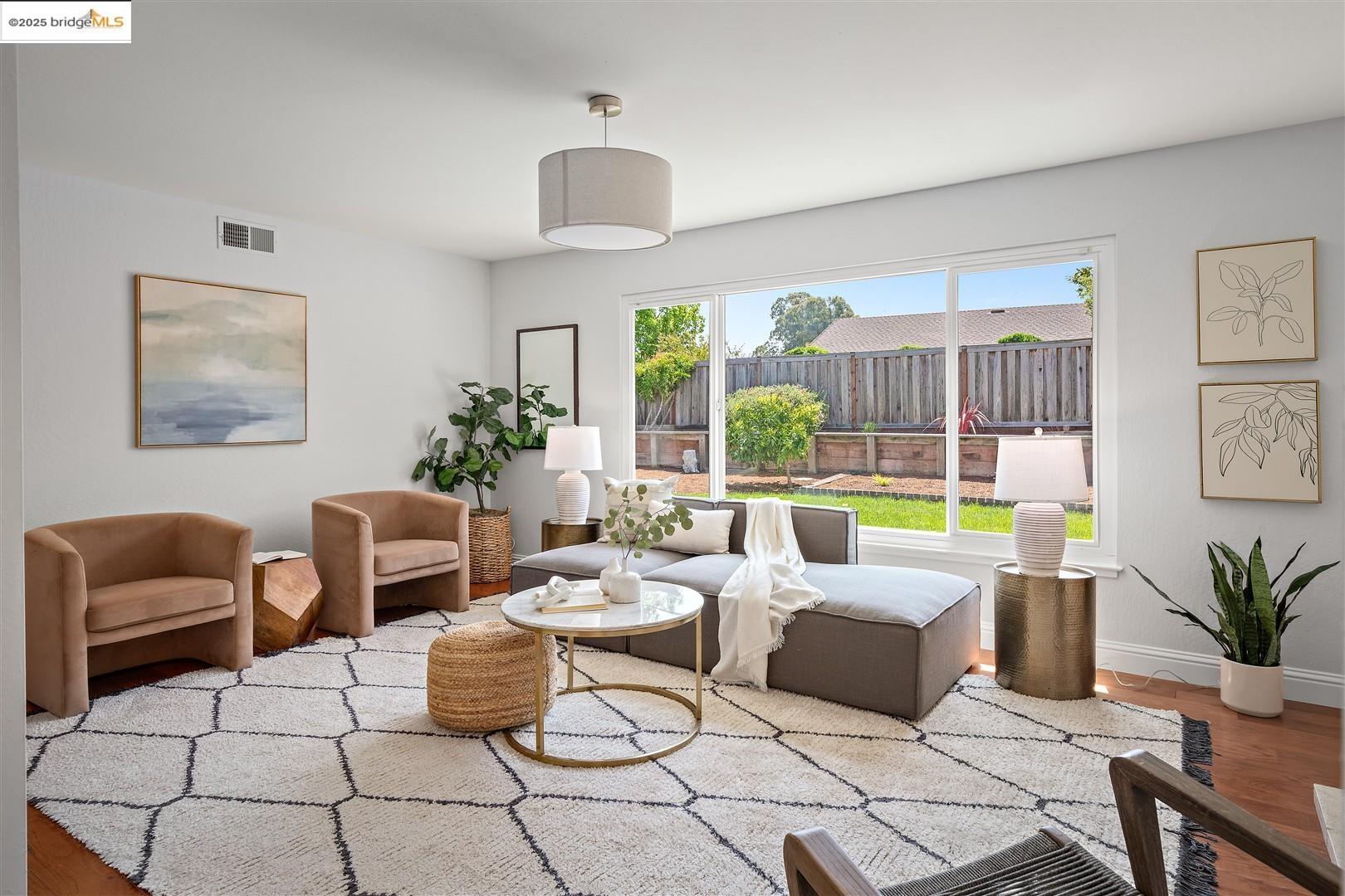 Detail Gallery Image 4 of 20 For 4411 Meadowbrook Dr, Richmond,  CA 94803 - 3 Beds | 2 Baths