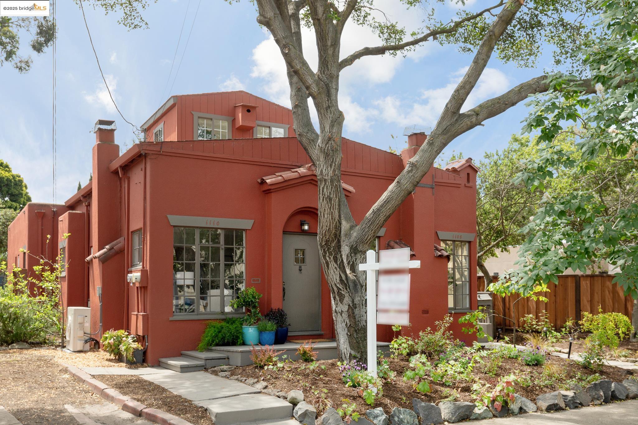 Detail Gallery Image 1 of 39 For 1110 Chaucer St, Berkeley,  CA 94702 - 2 Beds | 2 Baths