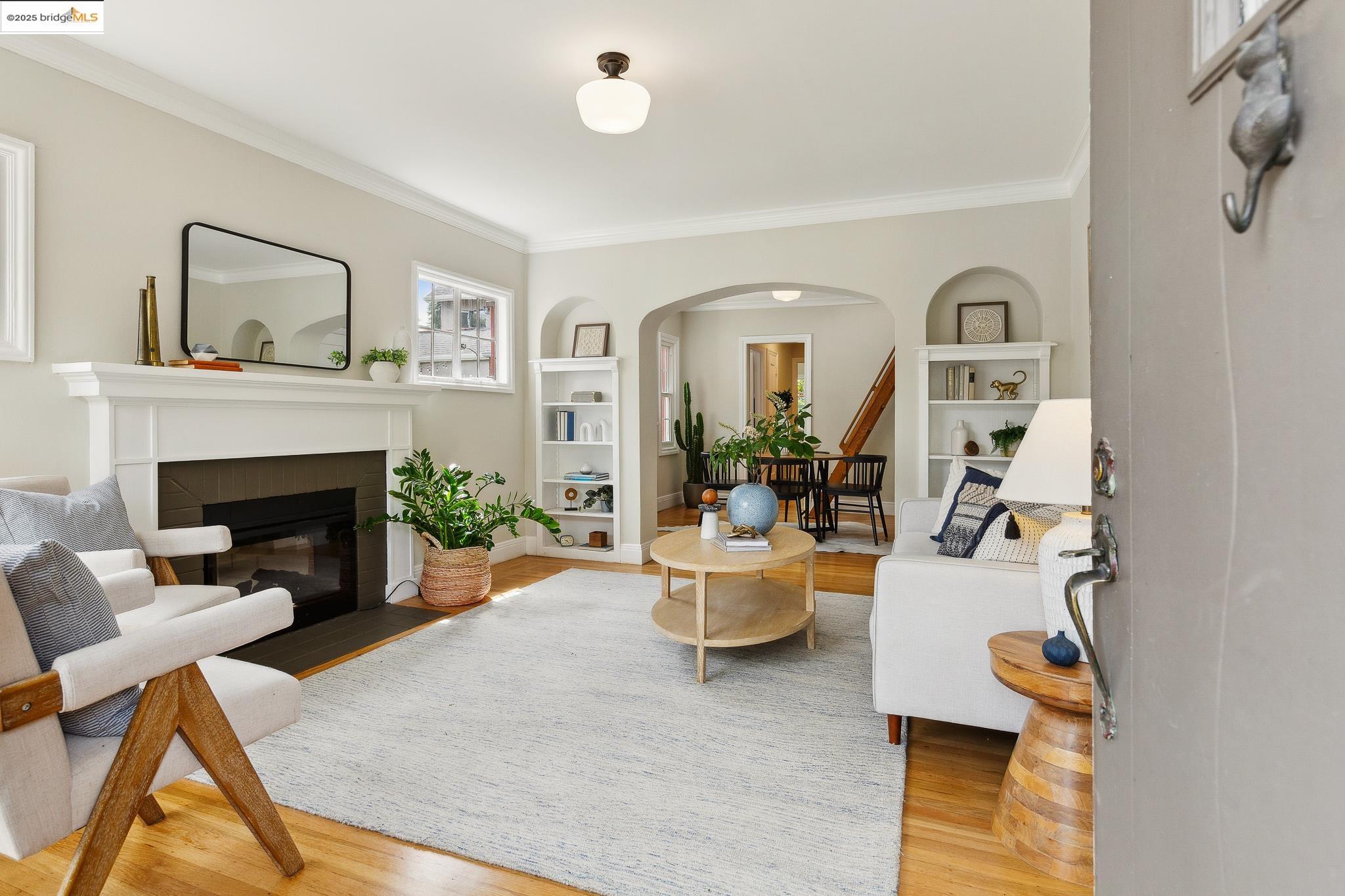 Detail Gallery Image 2 of 39 For 1110 Chaucer St, Berkeley,  CA 94702 - 2 Beds | 2 Baths
