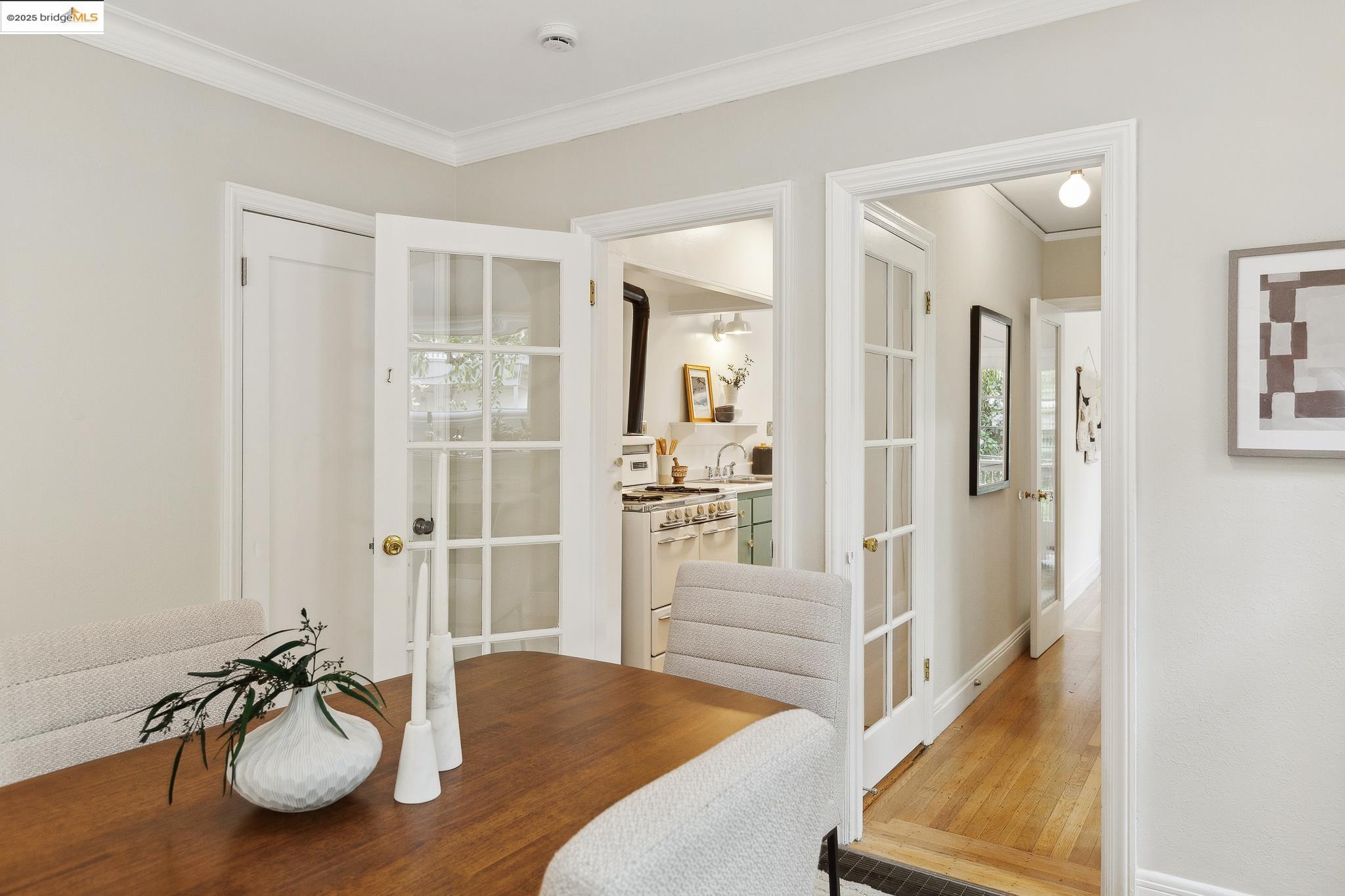 Detail Gallery Image 26 of 39 For 1110 Chaucer St, Berkeley,  CA 94702 - 2 Beds | 2 Baths