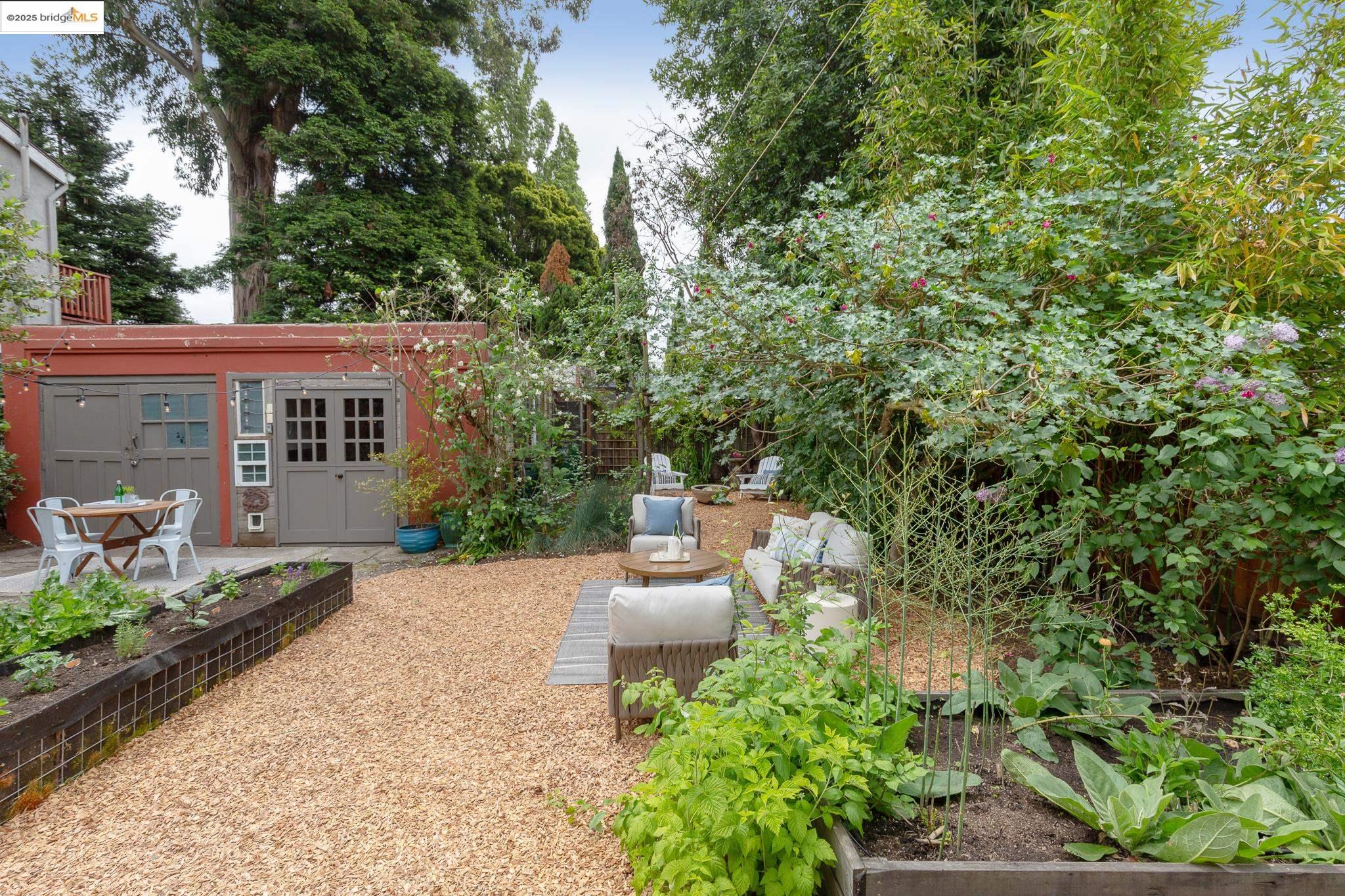 Detail Gallery Image 32 of 39 For 1110 Chaucer St, Berkeley,  CA 94702 - 2 Beds | 2 Baths