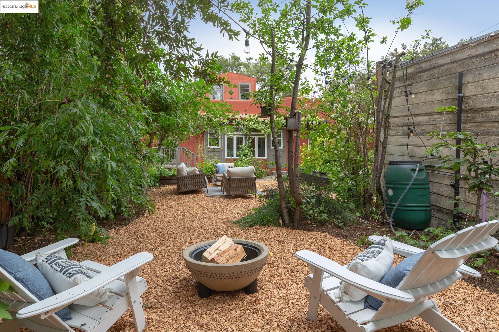 Detail Gallery Image 35 of 39 For 1110 Chaucer St, Berkeley,  CA 94702 - 2 Beds | 2 Baths