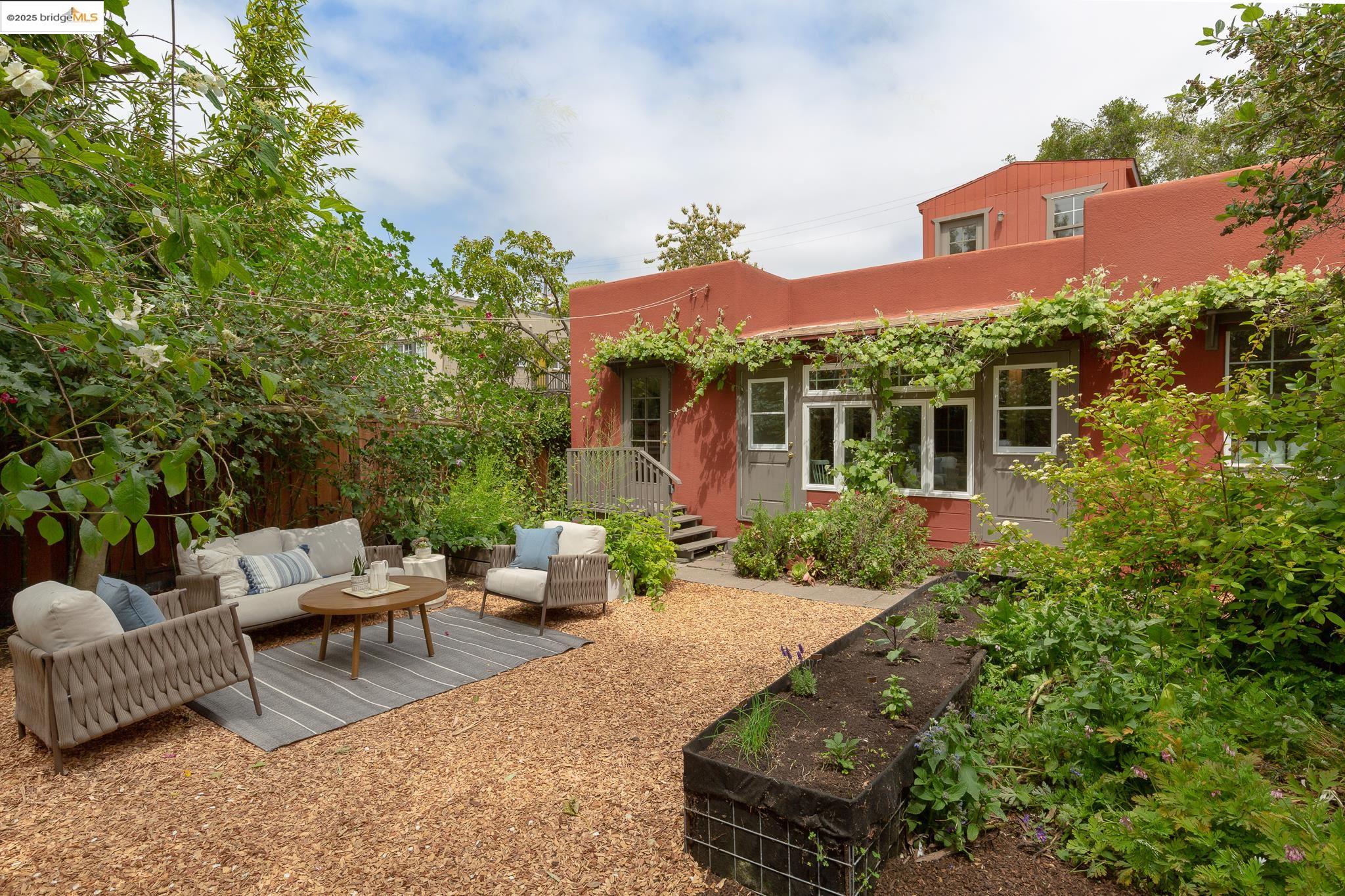 Detail Gallery Image 36 of 39 For 1110 Chaucer St, Berkeley,  CA 94702 - 2 Beds | 2 Baths