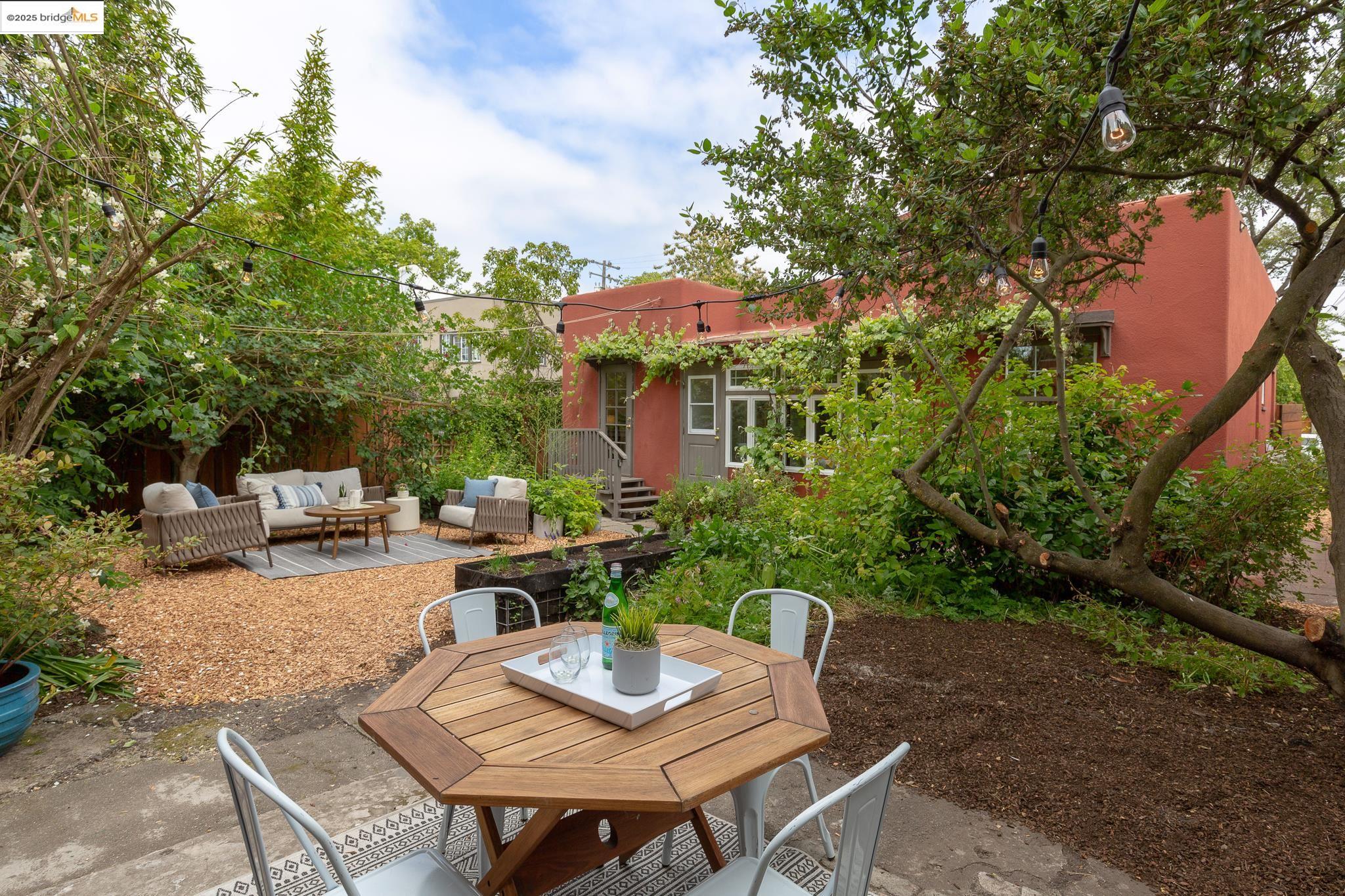 Detail Gallery Image 38 of 39 For 1110 Chaucer St, Berkeley,  CA 94702 - 2 Beds | 2 Baths