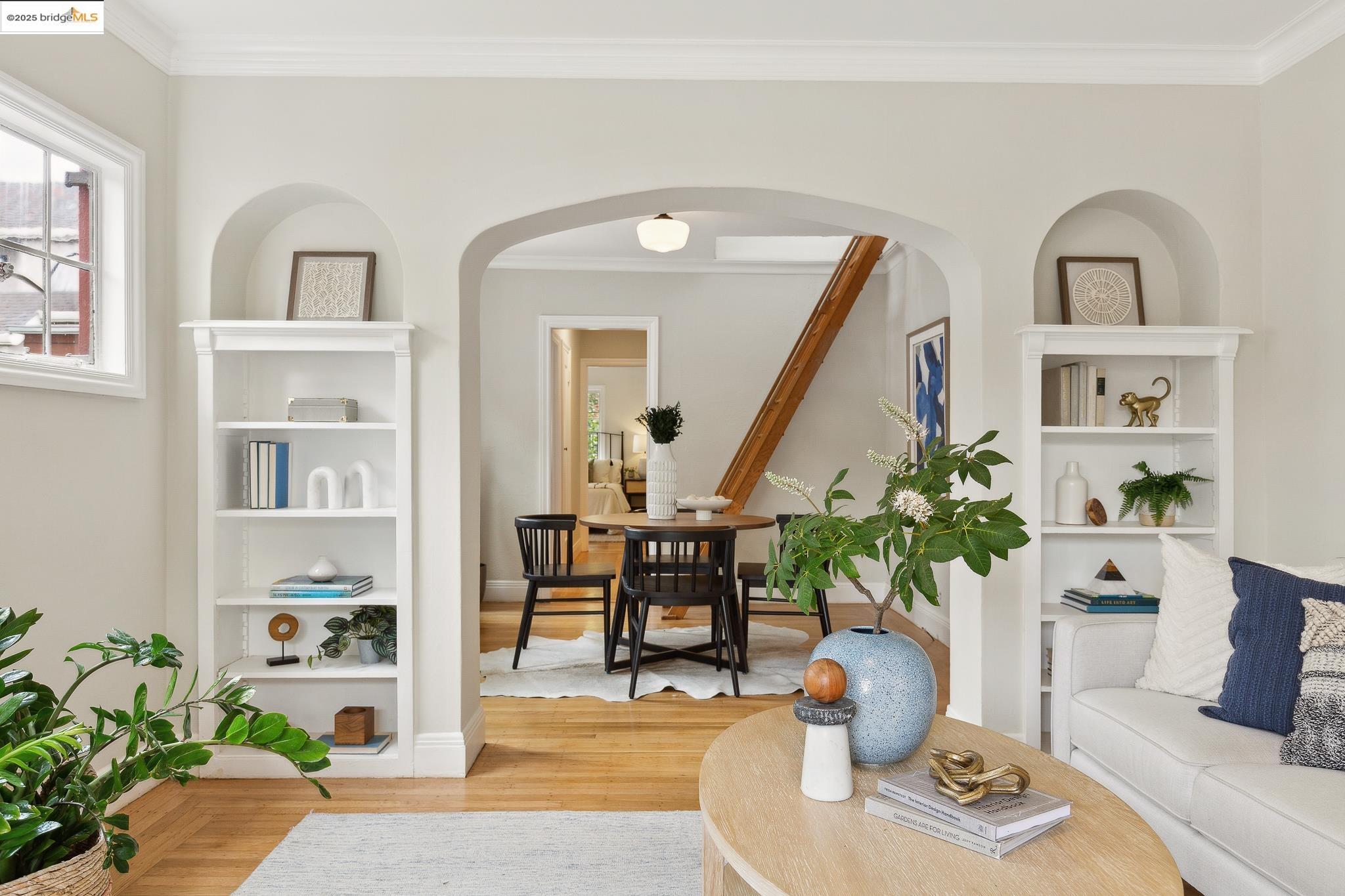 Detail Gallery Image 5 of 39 For 1110 Chaucer St, Berkeley,  CA 94702 - 2 Beds | 2 Baths