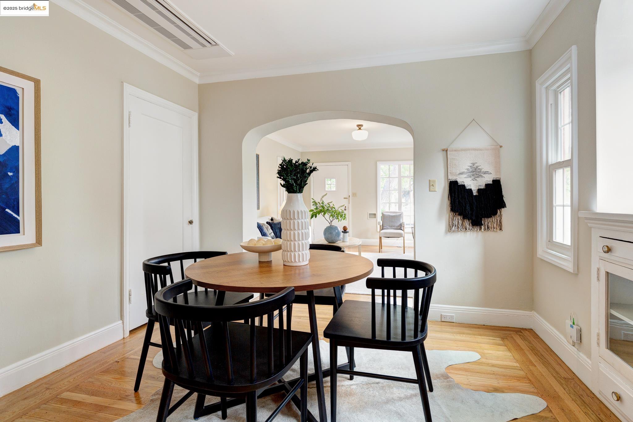 Detail Gallery Image 6 of 39 For 1110 Chaucer St, Berkeley,  CA 94702 - 2 Beds | 2 Baths