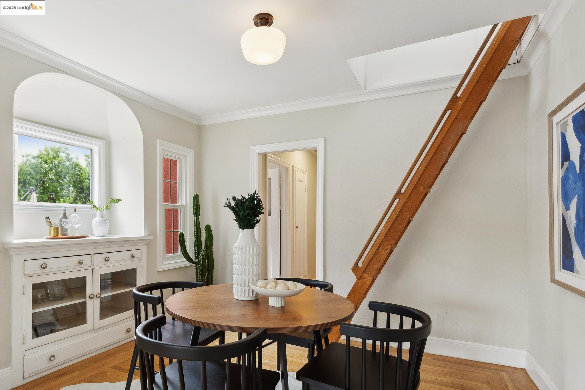 Detail Gallery Image 7 of 39 For 1110 Chaucer St, Berkeley,  CA 94702 - 2 Beds | 2 Baths