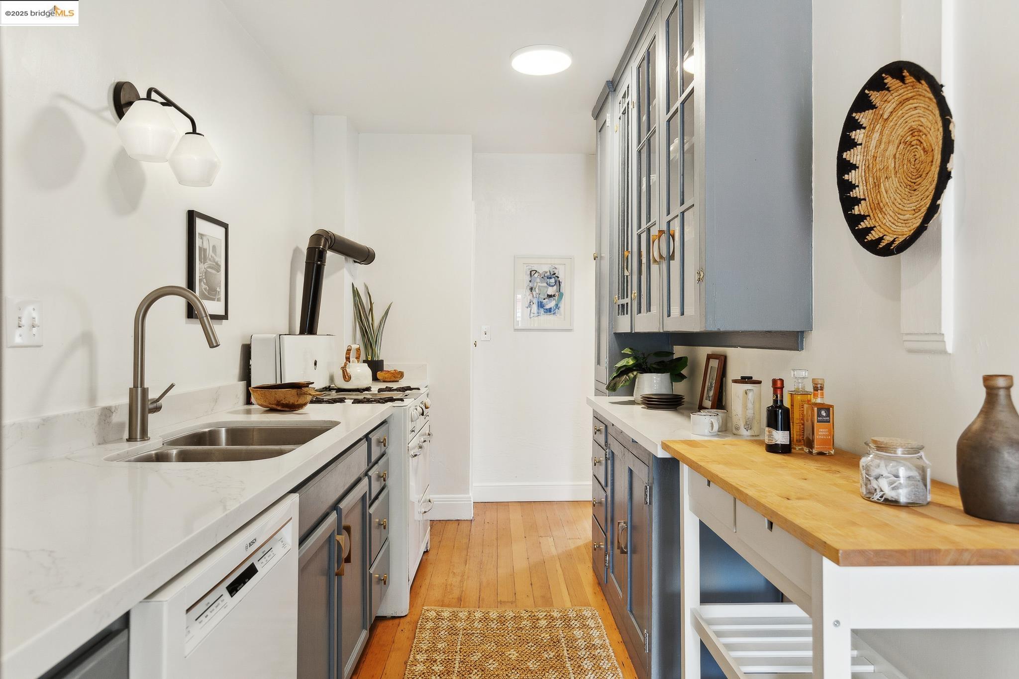 Detail Gallery Image 8 of 39 For 1110 Chaucer St, Berkeley,  CA 94702 - 2 Beds | 2 Baths