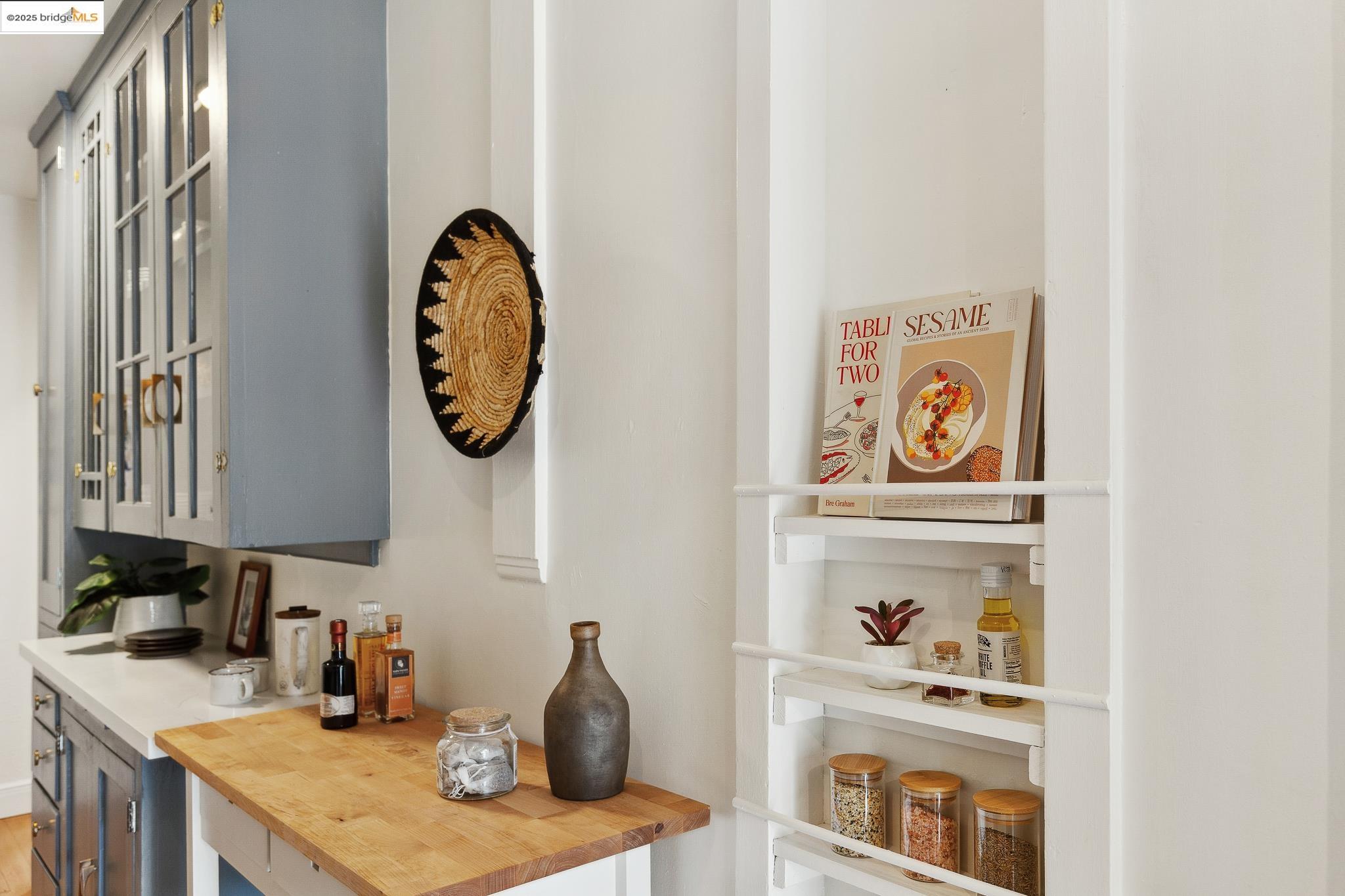 Detail Gallery Image 10 of 39 For 1110 Chaucer St, Berkeley,  CA 94702 - 2 Beds | 2 Baths