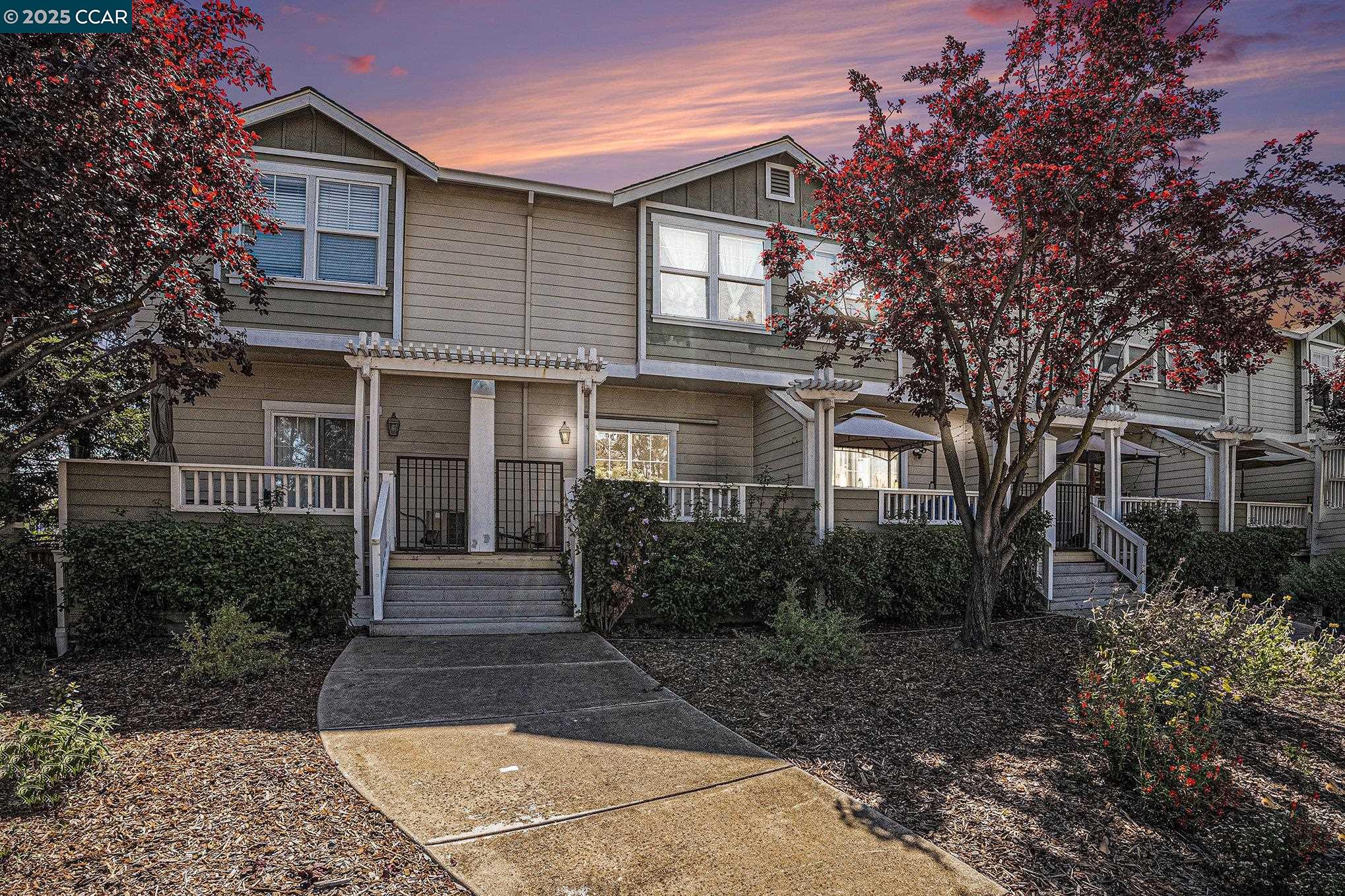 Detail Gallery Image 2 of 22 For 2 Ashford Pl, Martinez,  CA 94553 - 2 Beds | 2/1 Baths