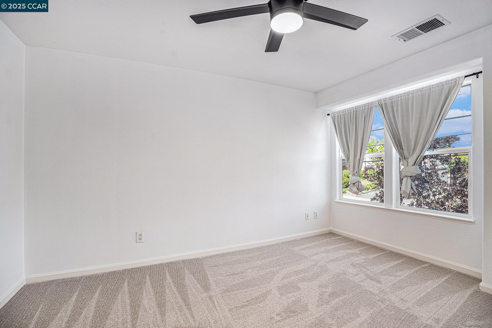 Detail Gallery Image 13 of 22 For 2 Ashford Pl, Martinez,  CA 94553 - 2 Beds | 2/1 Baths