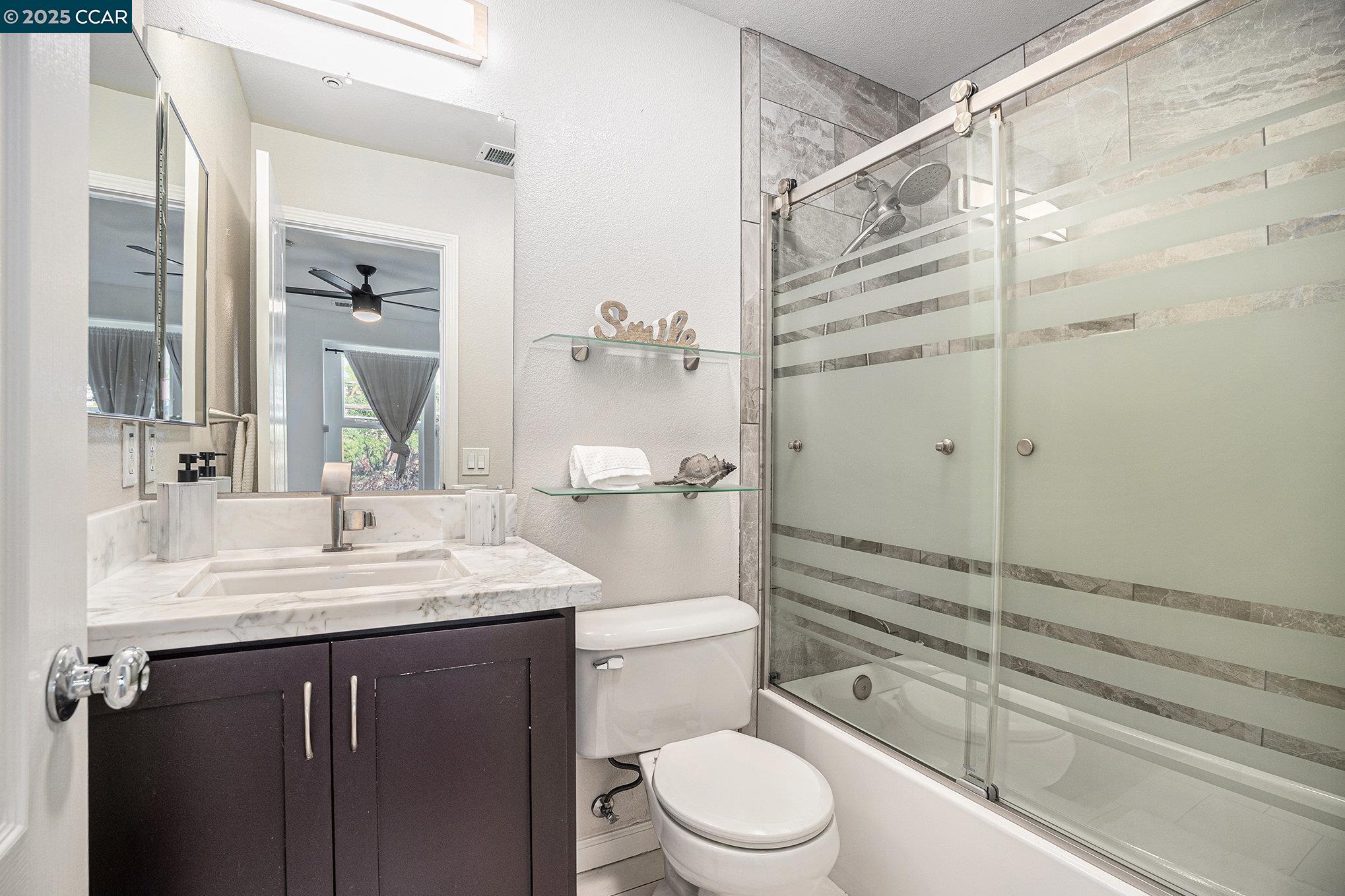 Detail Gallery Image 16 of 22 For 2 Ashford Pl, Martinez,  CA 94553 - 2 Beds | 2/1 Baths