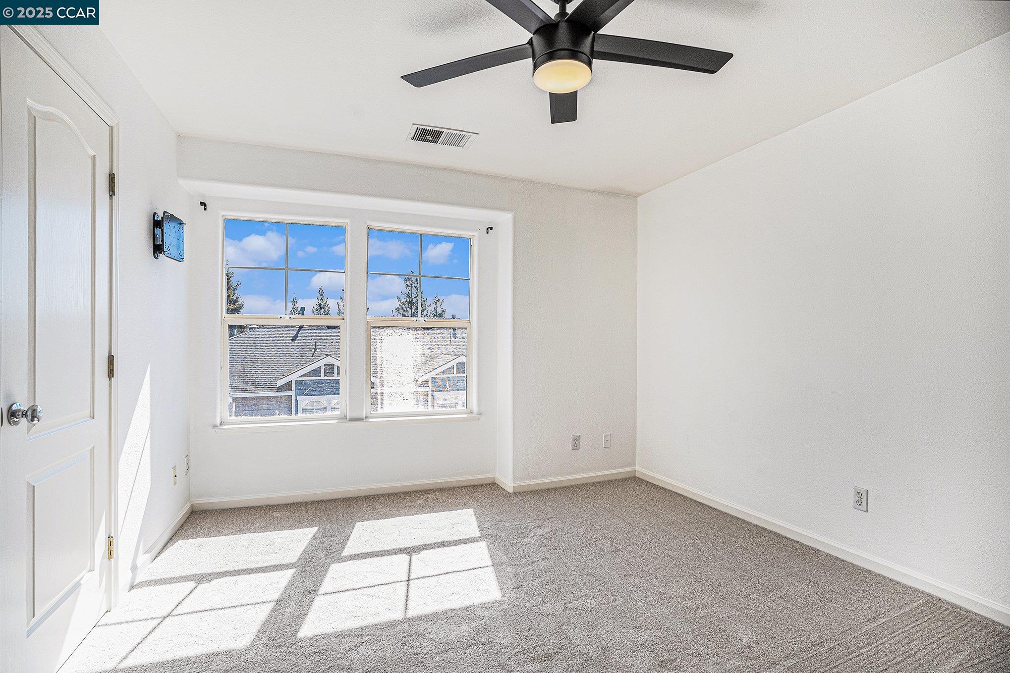 Detail Gallery Image 17 of 22 For 2 Ashford Pl, Martinez,  CA 94553 - 2 Beds | 2/1 Baths
