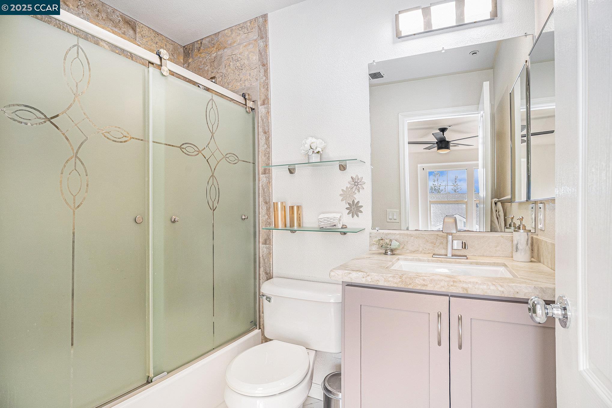 Detail Gallery Image 18 of 22 For 2 Ashford Pl, Martinez,  CA 94553 - 2 Beds | 2/1 Baths