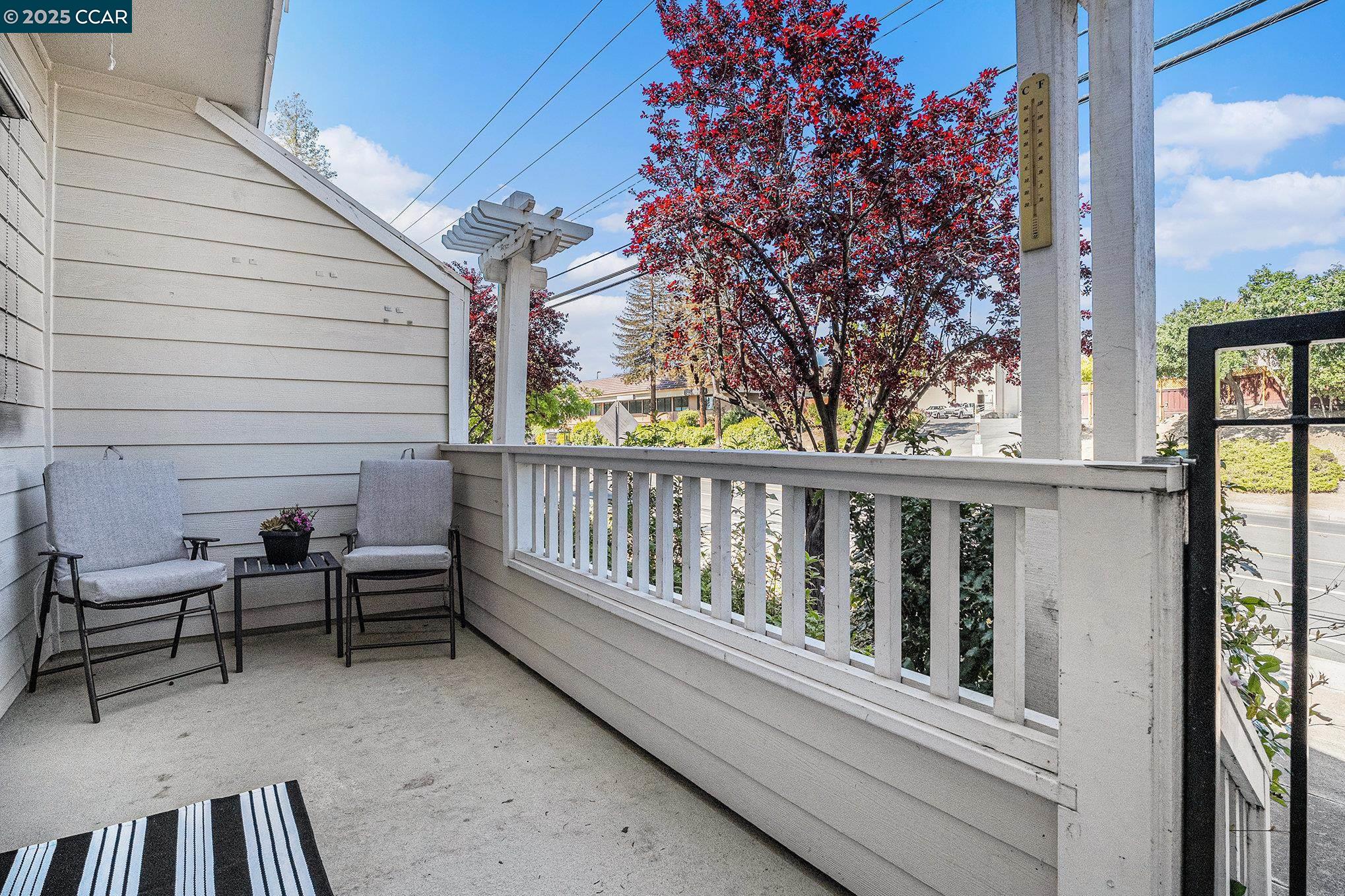 Detail Gallery Image 20 of 22 For 2 Ashford Pl, Martinez,  CA 94553 - 2 Beds | 2/1 Baths
