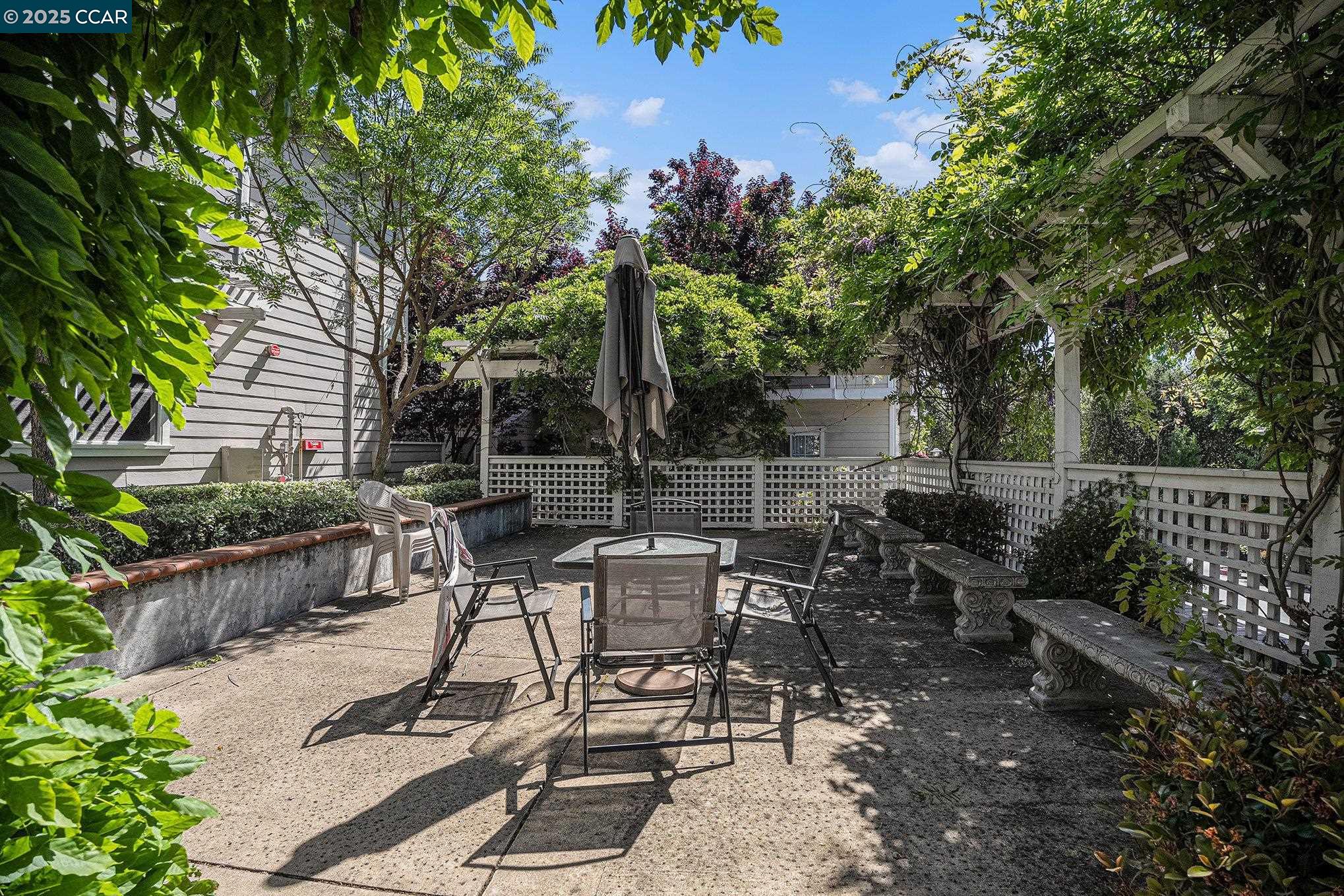 Detail Gallery Image 22 of 22 For 2 Ashford Pl, Martinez,  CA 94553 - 2 Beds | 2/1 Baths