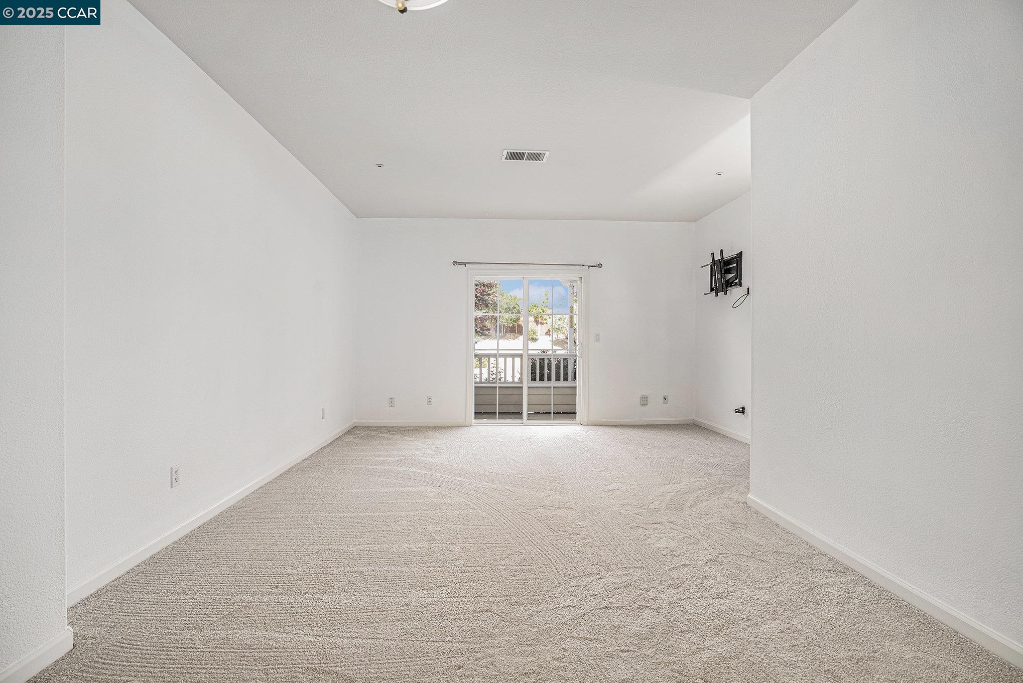 Detail Gallery Image 5 of 22 For 2 Ashford Pl, Martinez,  CA 94553 - 2 Beds | 2/1 Baths