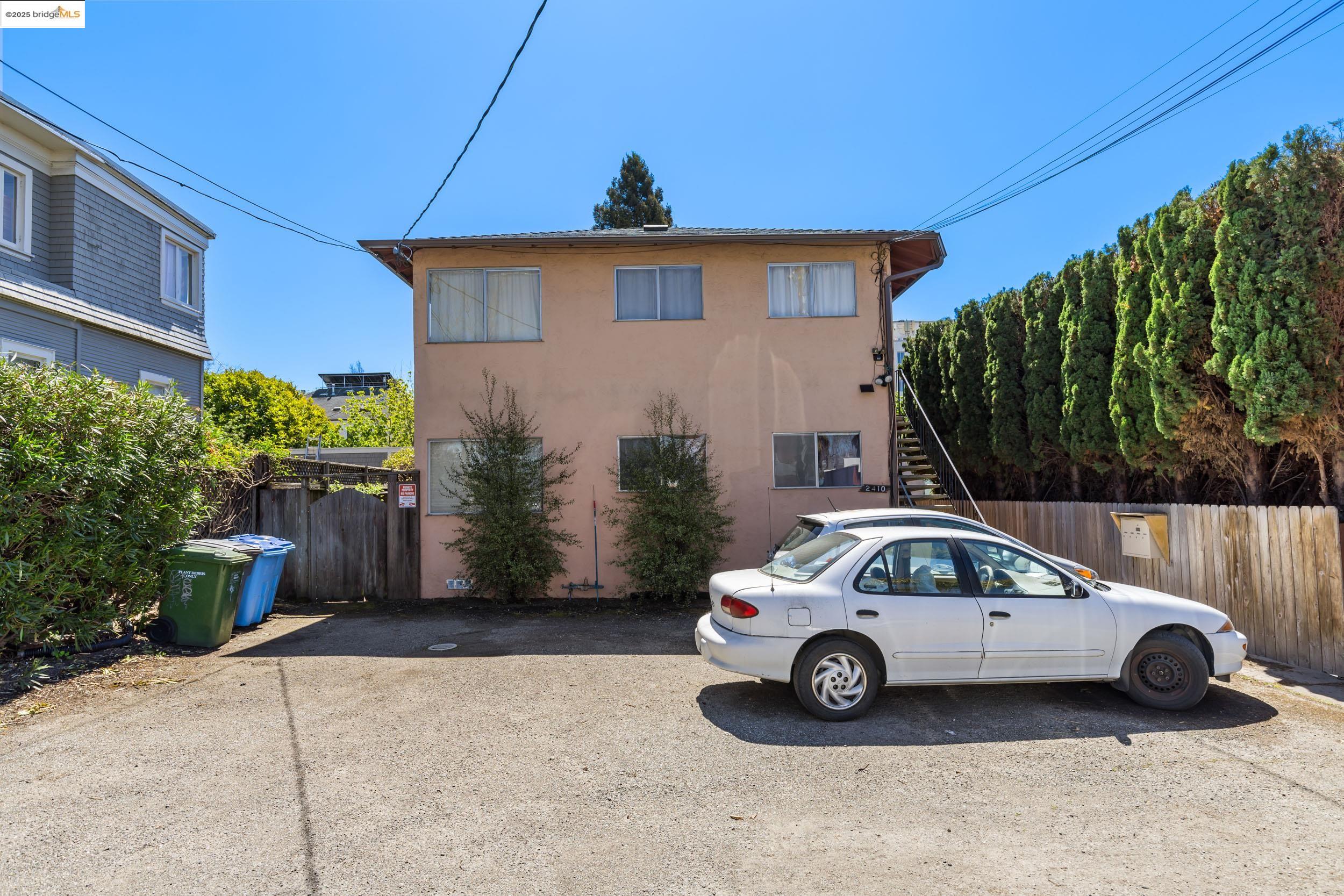 Detail Gallery Image 3 of 29 For 2410 Stuart St, Berkeley,  CA 94705 - – Beds | – Baths