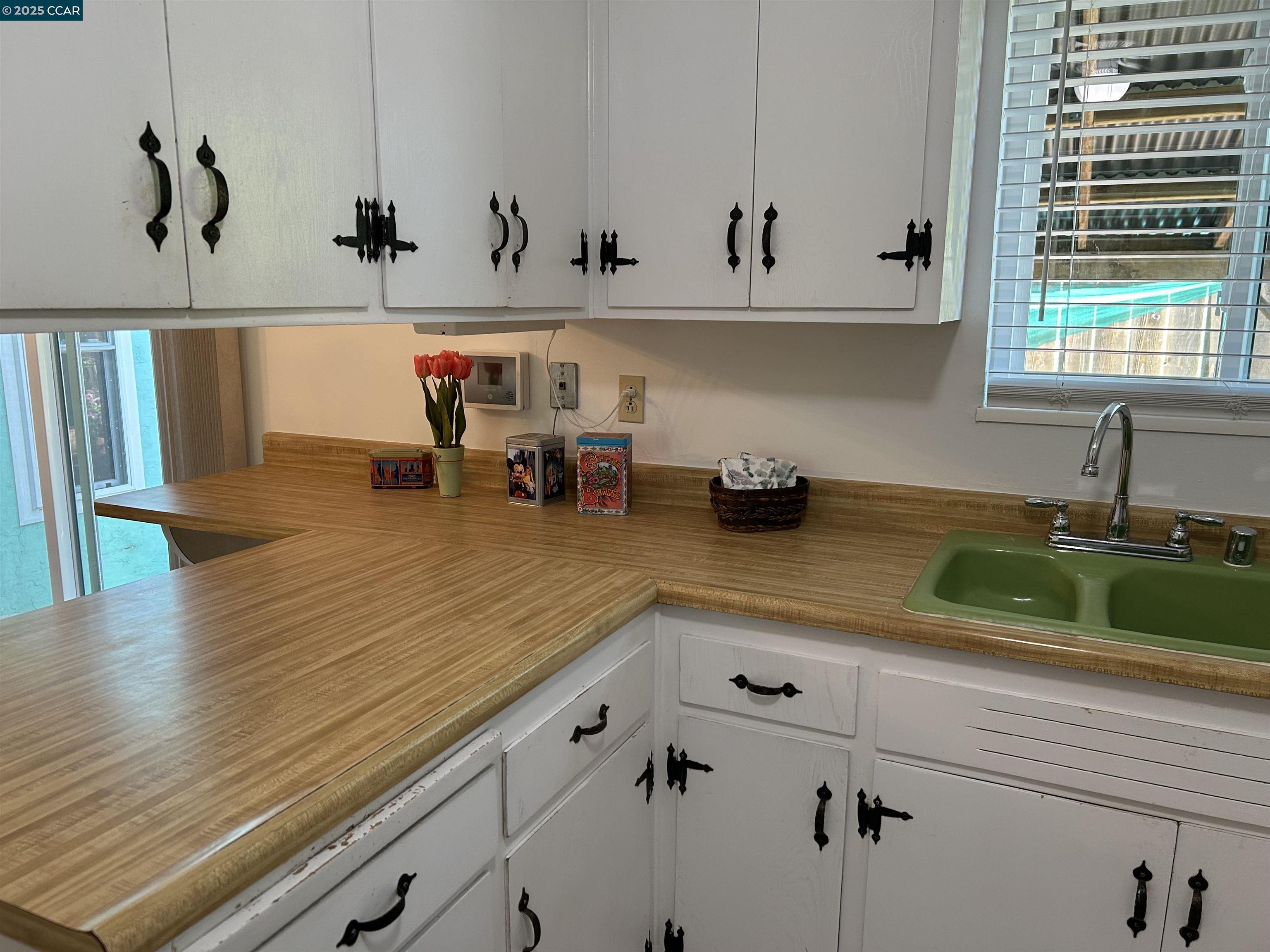 Detail Gallery Image 4 of 45 For 826 Veale, Martinez,  CA 94553 - 3 Beds | 2/1 Baths