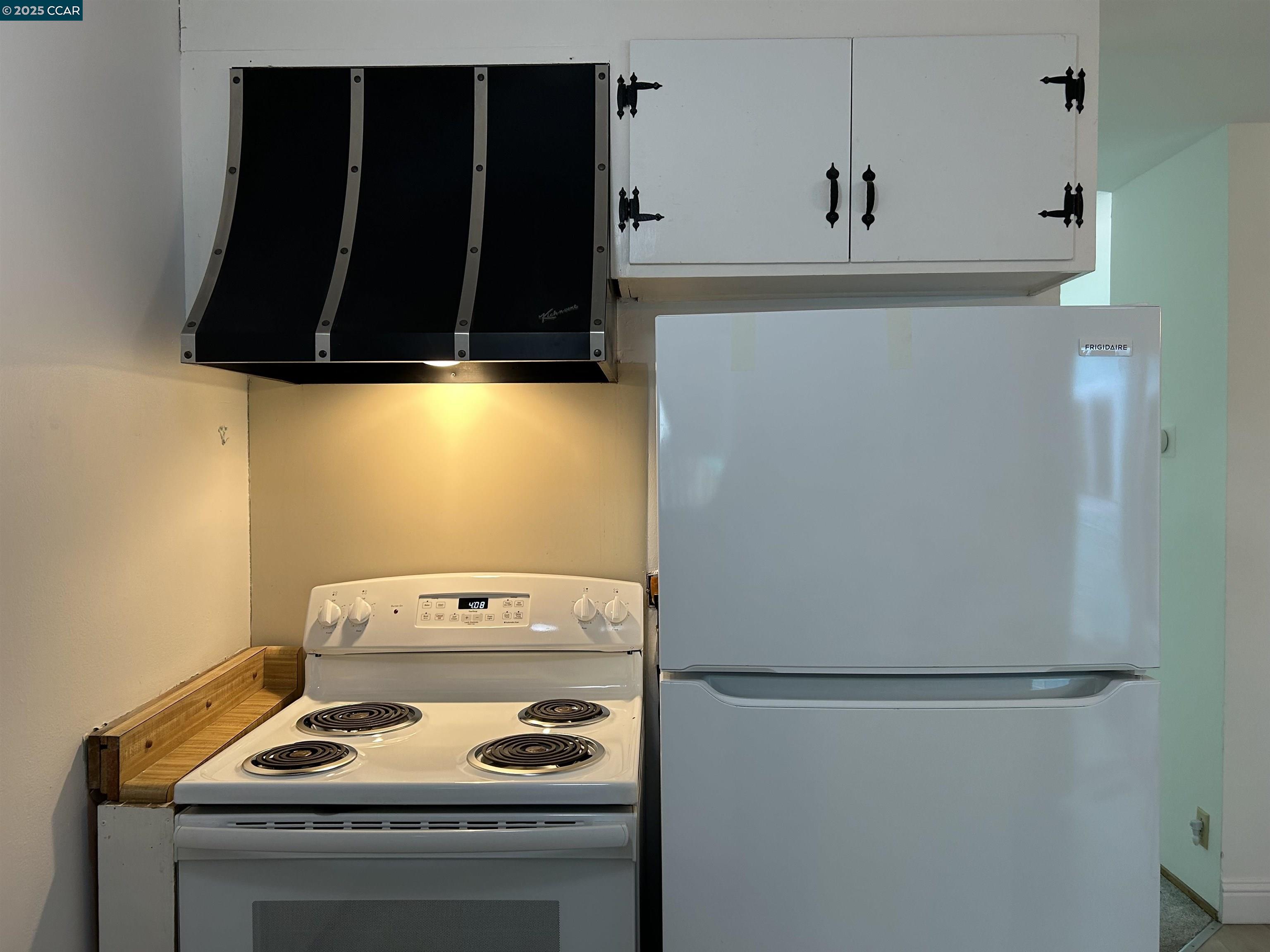 Detail Gallery Image 5 of 45 For 826 Veale, Martinez,  CA 94553 - 3 Beds | 2/1 Baths