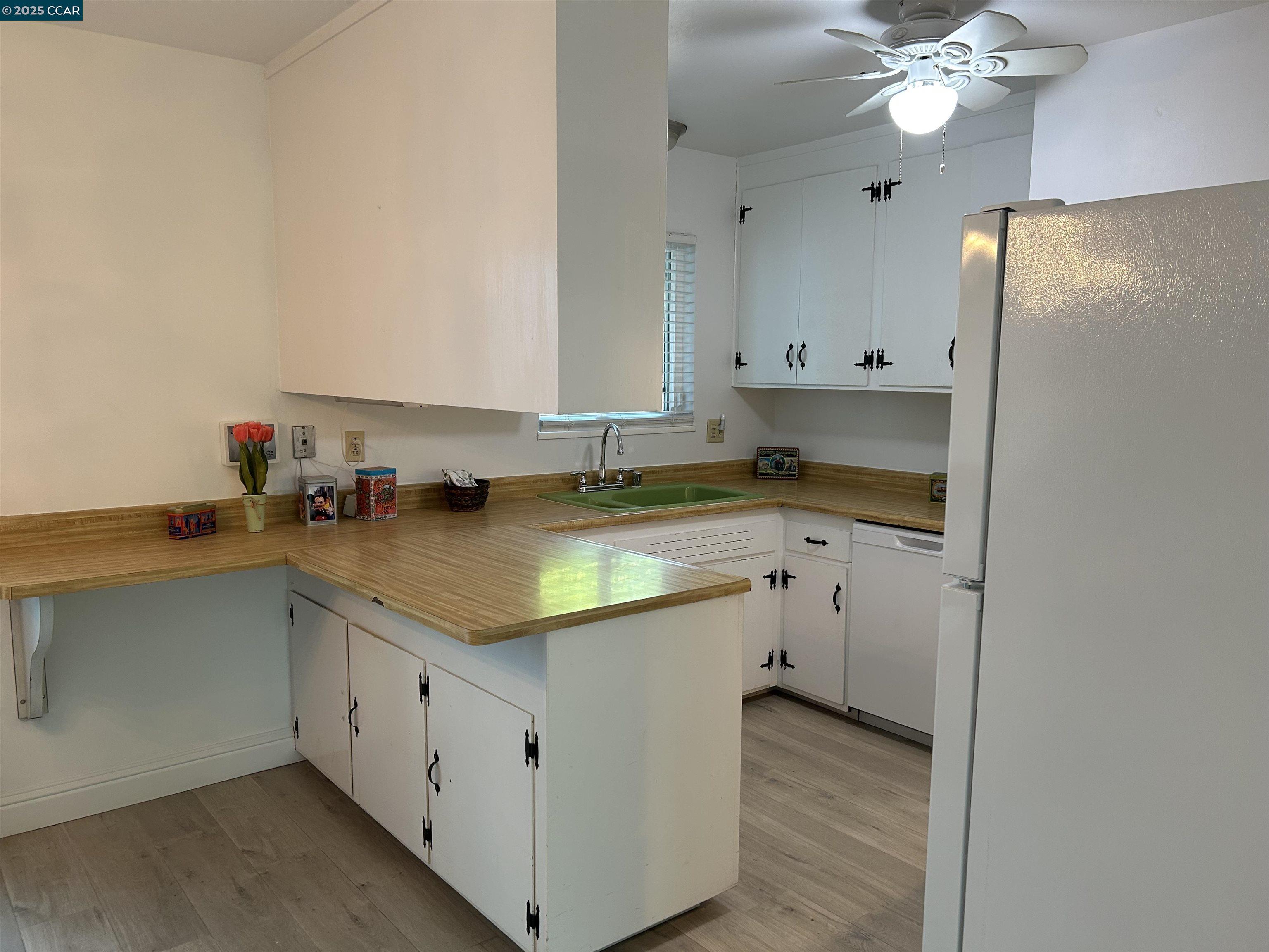 Detail Gallery Image 6 of 45 For 826 Veale, Martinez,  CA 94553 - 3 Beds | 2/1 Baths