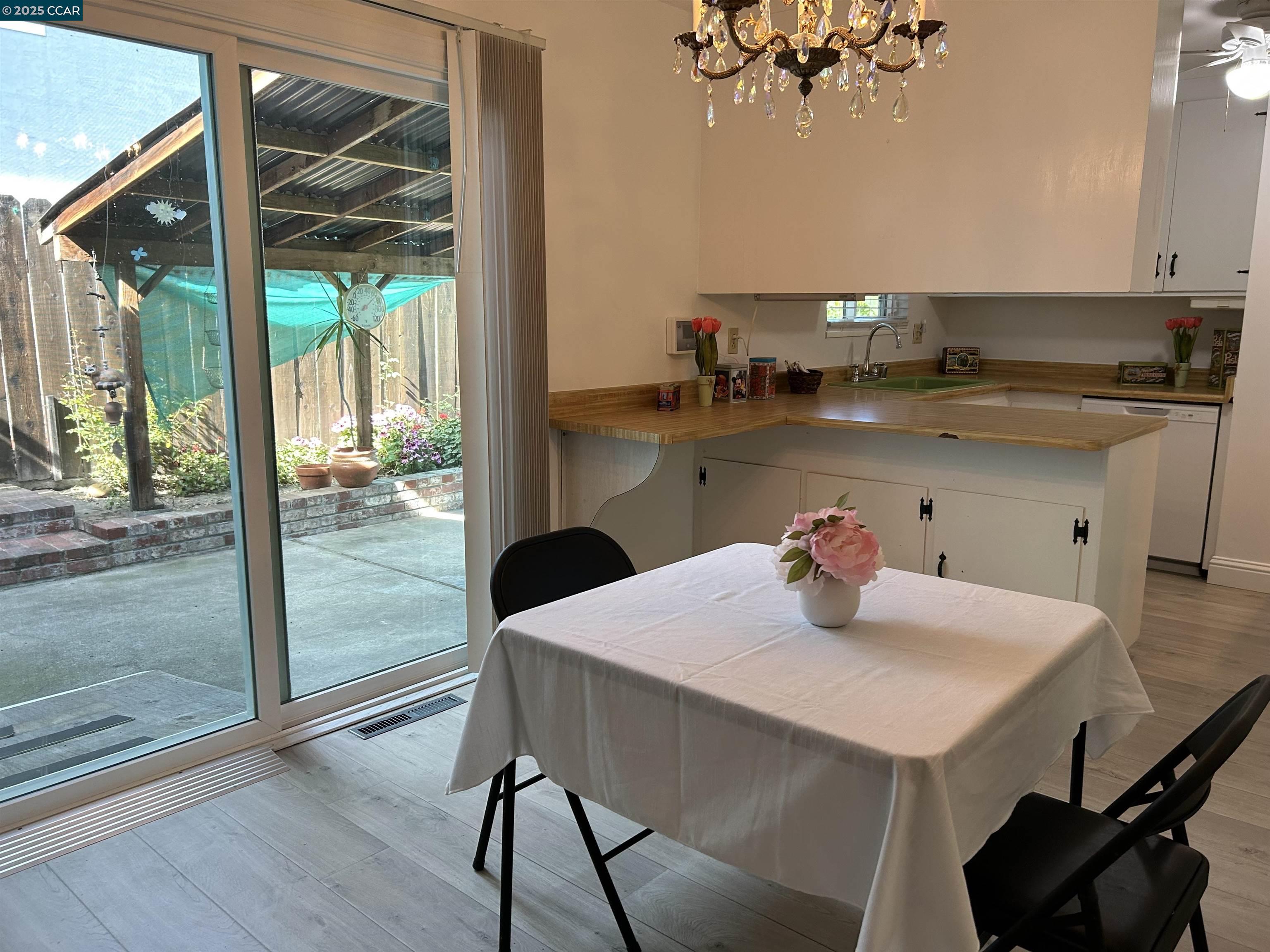 Detail Gallery Image 7 of 45 For 826 Veale, Martinez,  CA 94553 - 3 Beds | 2/1 Baths