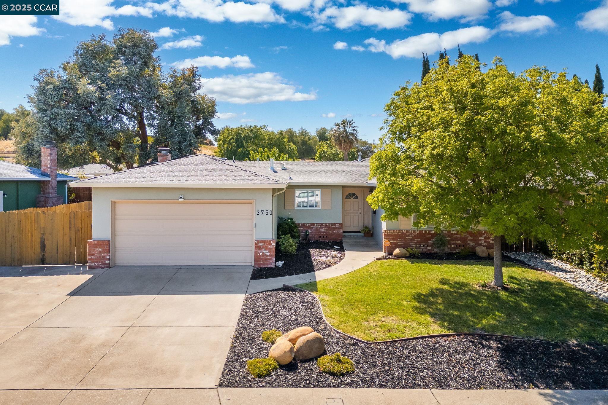 Detail Gallery Image 1 of 18 For 3750 Crestview Dr, Pittsburg,  CA 94565 - 3 Beds | 2 Baths