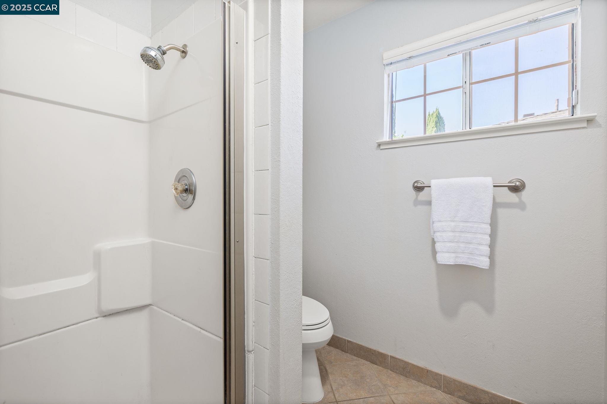 Detail Gallery Image 11 of 18 For 3750 Crestview Dr, Pittsburg,  CA 94565 - 3 Beds | 2 Baths