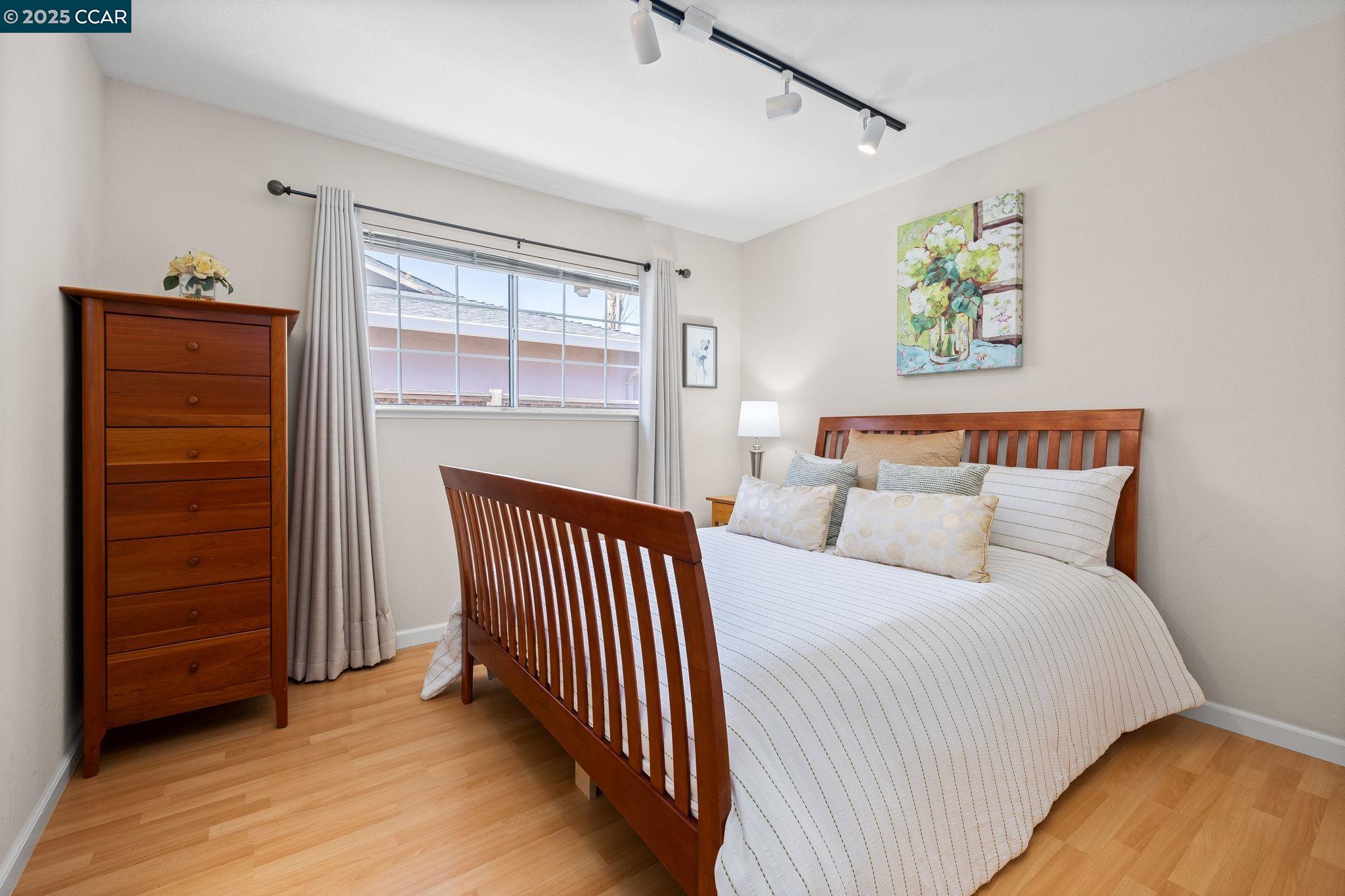 Detail Gallery Image 12 of 18 For 3750 Crestview Dr, Pittsburg,  CA 94565 - 3 Beds | 2 Baths