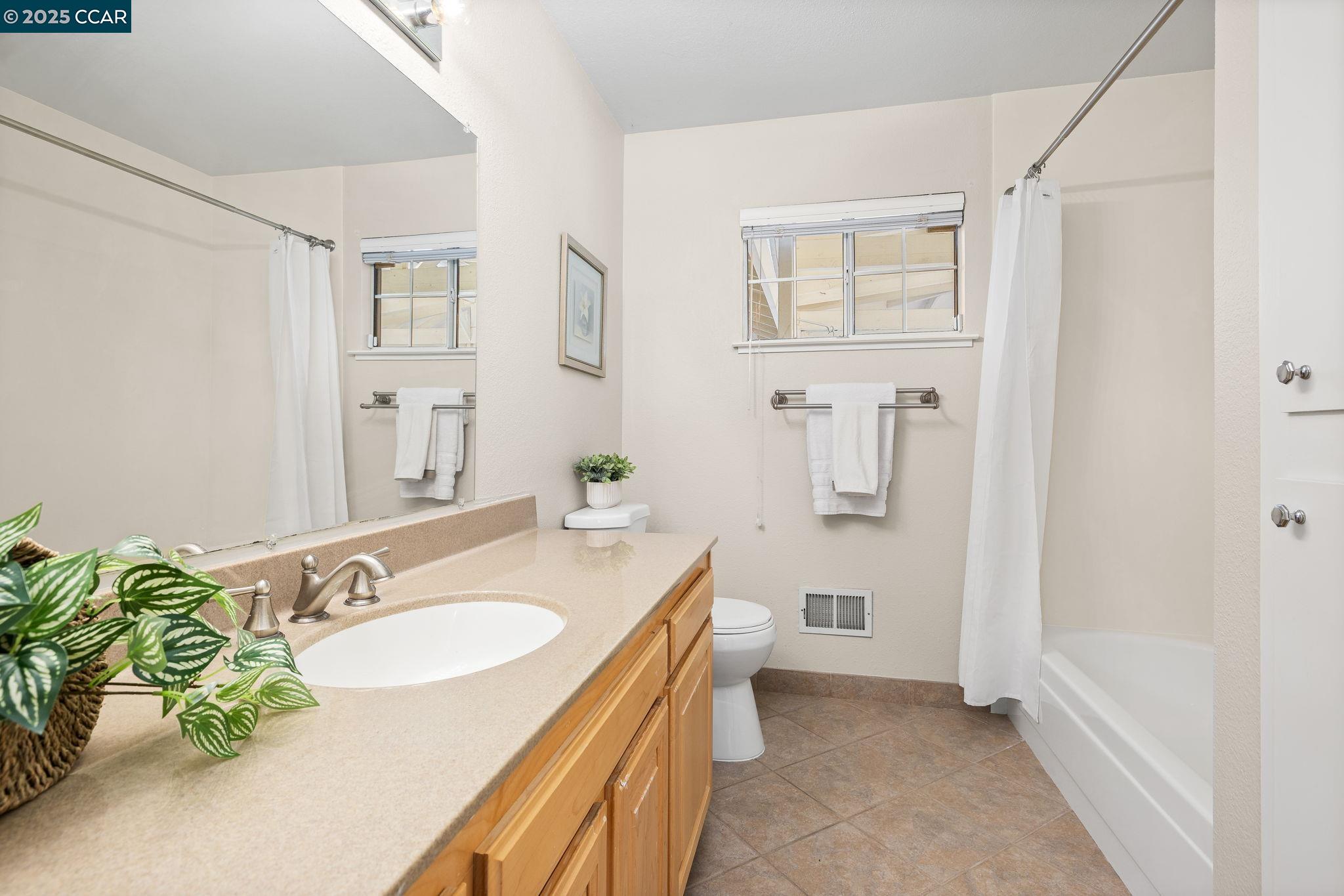 Detail Gallery Image 13 of 18 For 3750 Crestview Dr, Pittsburg,  CA 94565 - 3 Beds | 2 Baths