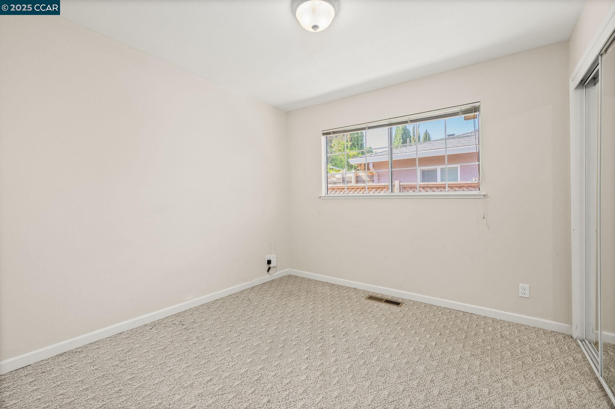 Detail Gallery Image 14 of 18 For 3750 Crestview Dr, Pittsburg,  CA 94565 - 3 Beds | 2 Baths