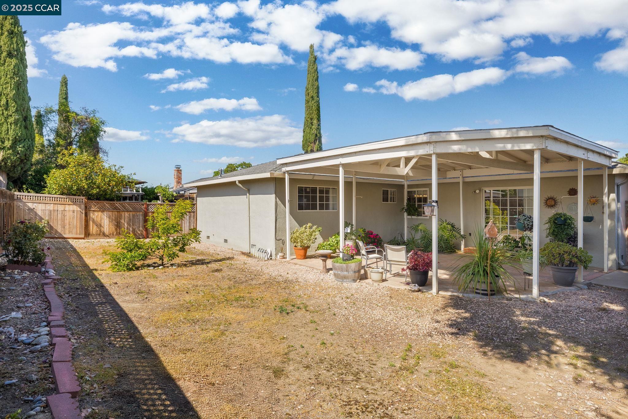 Detail Gallery Image 16 of 18 For 3750 Crestview Dr, Pittsburg,  CA 94565 - 3 Beds | 2 Baths