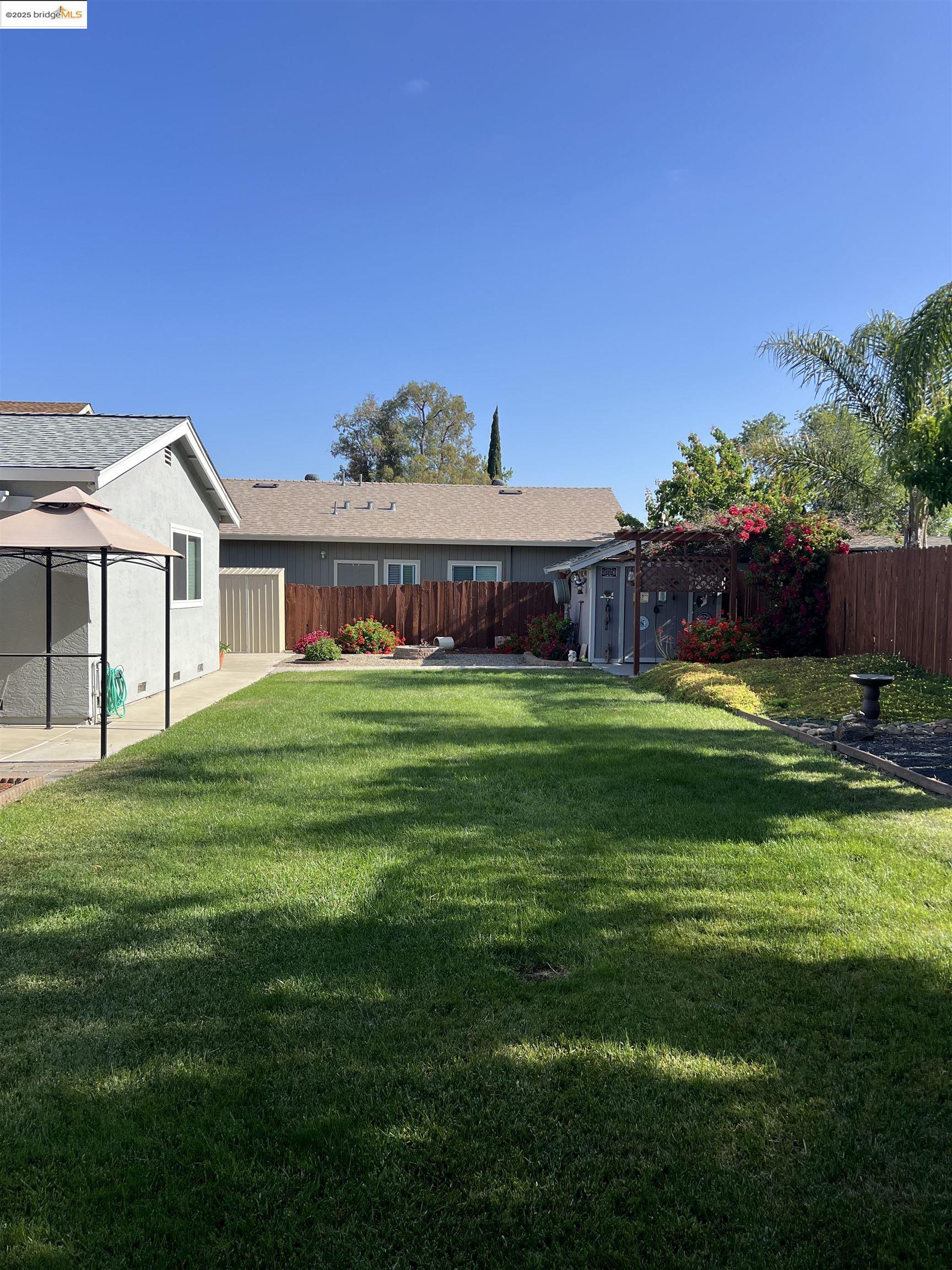 Detail Gallery Image 4 of 35 For 4024 Mellowood Dr, Oakley,  CA 94561 - 4 Beds | 2 Baths