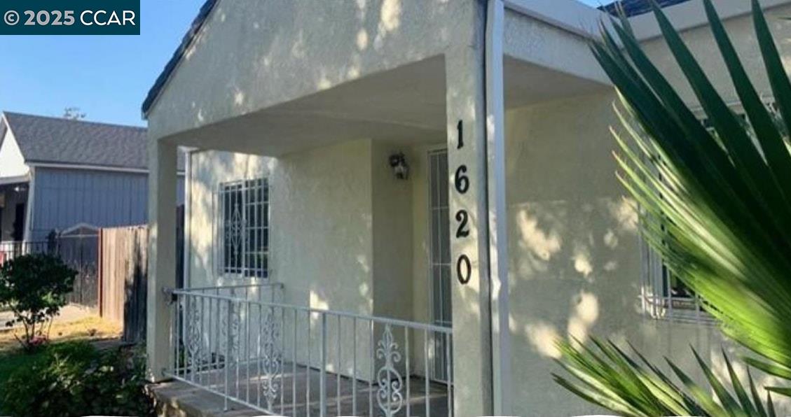 Detail Gallery Image 2 of 25 For 1620 Sycamore Ave, Stockton,  CA 95205 - 3 Beds | 2 Baths