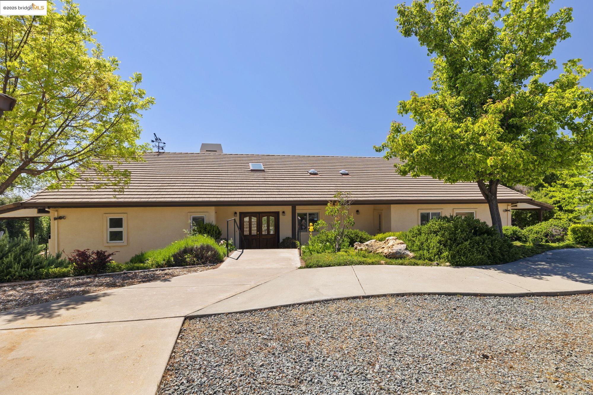 Detail Gallery Image 1 of 56 For 23550 View Ln, Columbia,  CA 95310 - 3 Beds | 2/1 Baths