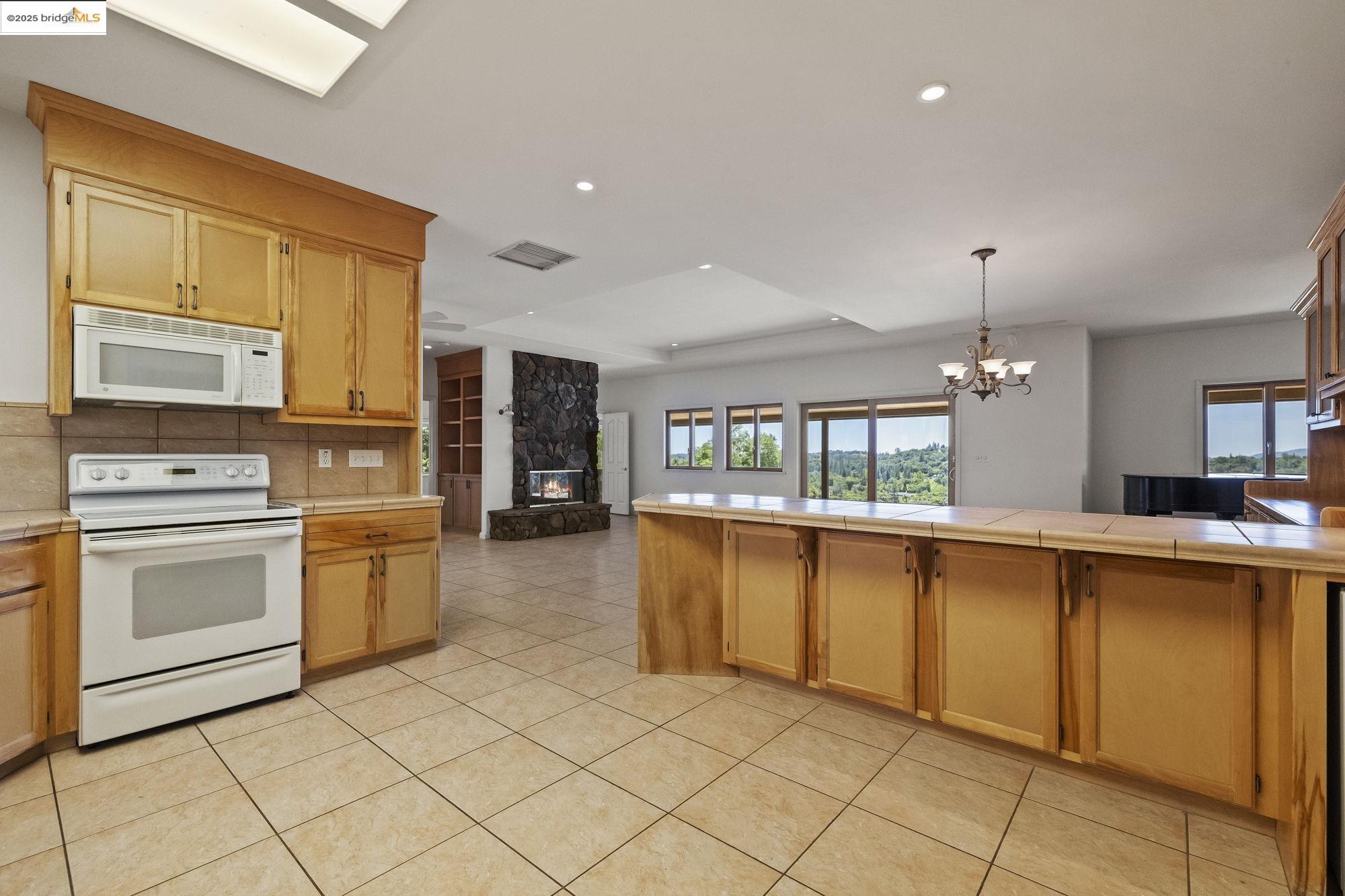 Detail Gallery Image 11 of 56 For 23550 View Ln, Columbia,  CA 95310 - 3 Beds | 2/1 Baths