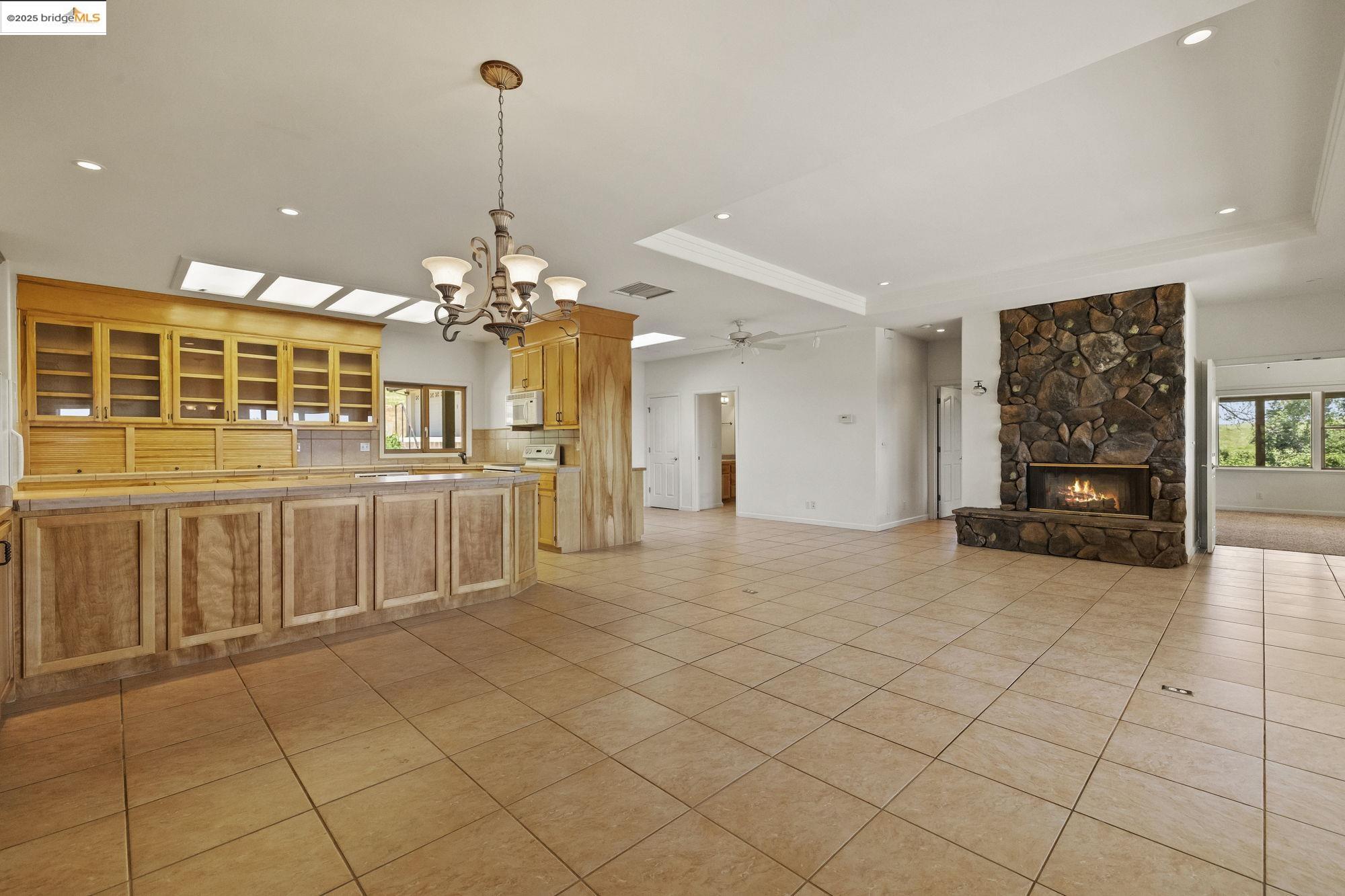 Detail Gallery Image 13 of 56 For 23550 View Ln, Columbia,  CA 95310 - 3 Beds | 2/1 Baths