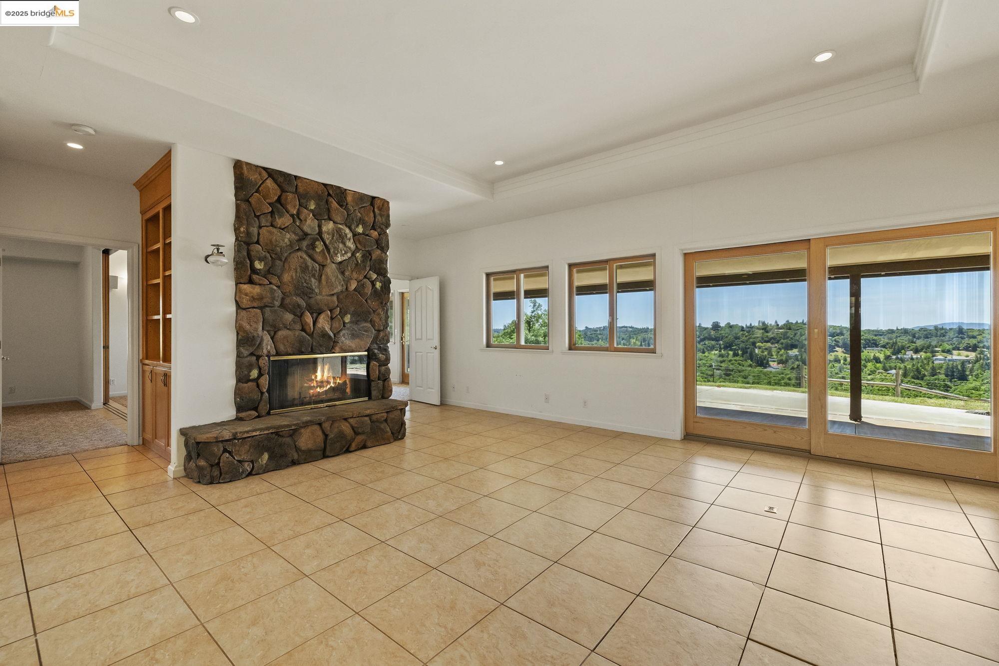Detail Gallery Image 7 of 56 For 23550 View Ln, Columbia,  CA 95310 - 3 Beds | 2/1 Baths