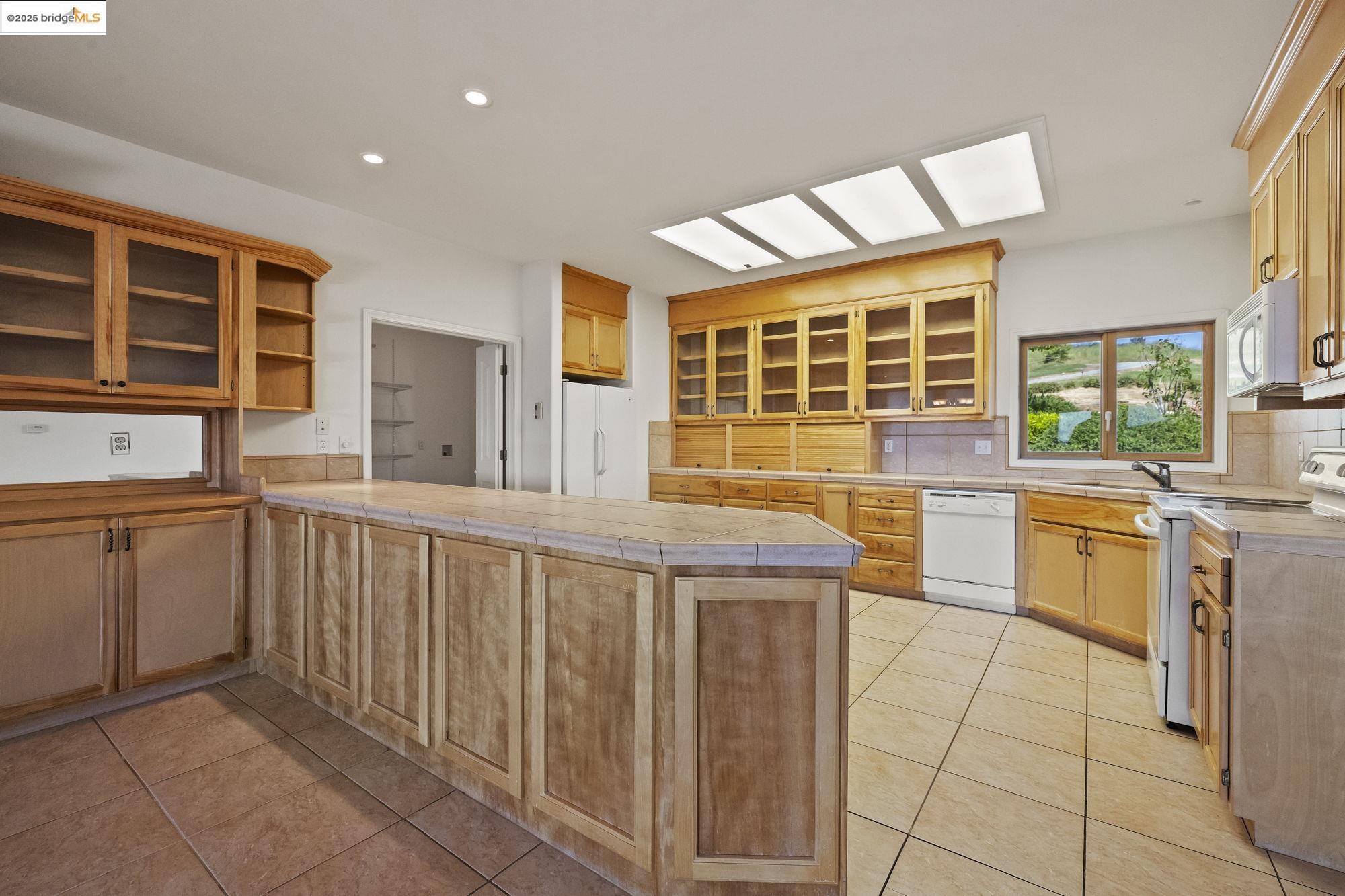 Detail Gallery Image 8 of 56 For 23550 View Ln, Columbia,  CA 95310 - 3 Beds | 2/1 Baths