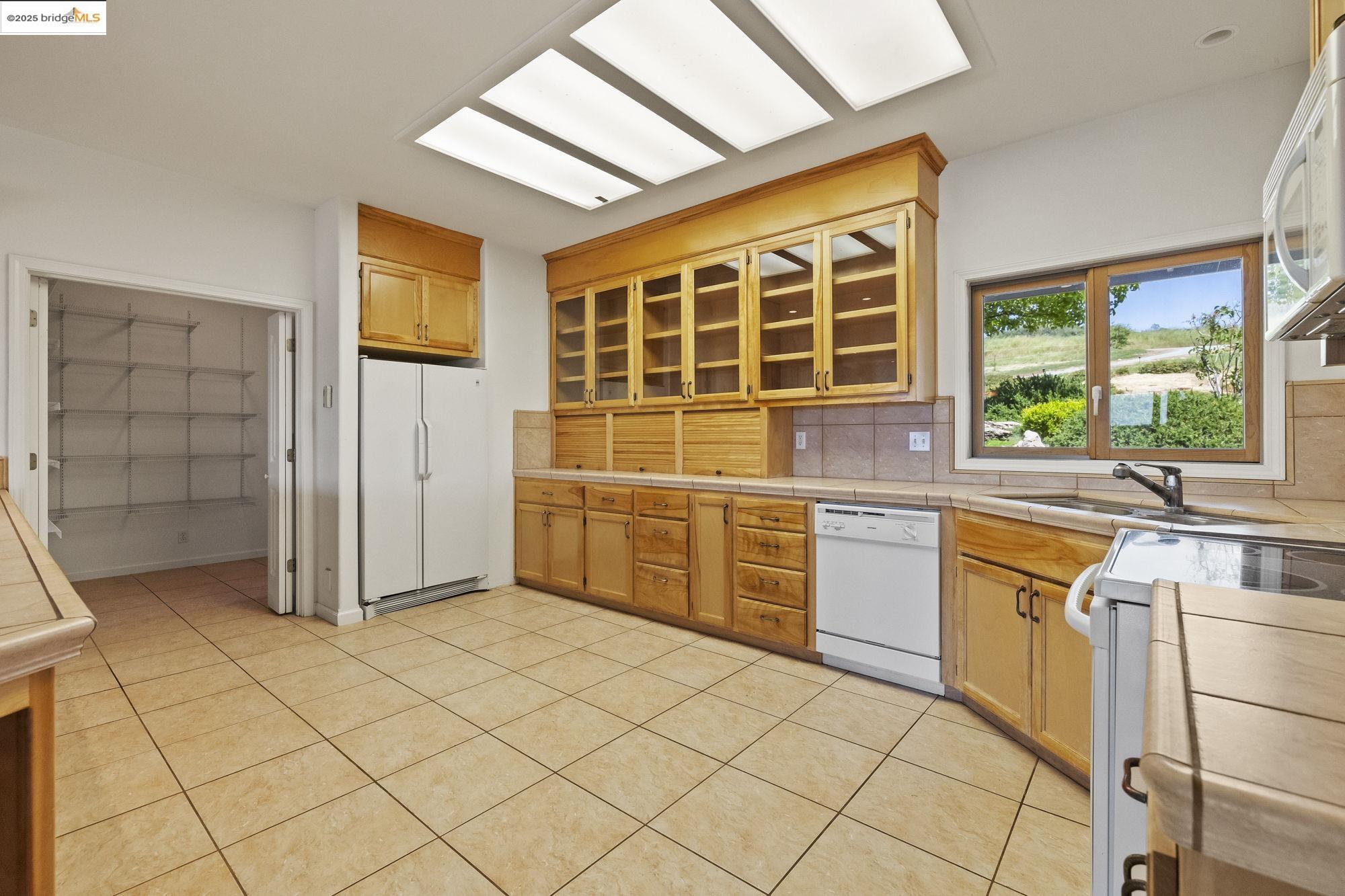 Detail Gallery Image 9 of 56 For 23550 View Ln, Columbia,  CA 95310 - 3 Beds | 2/1 Baths
